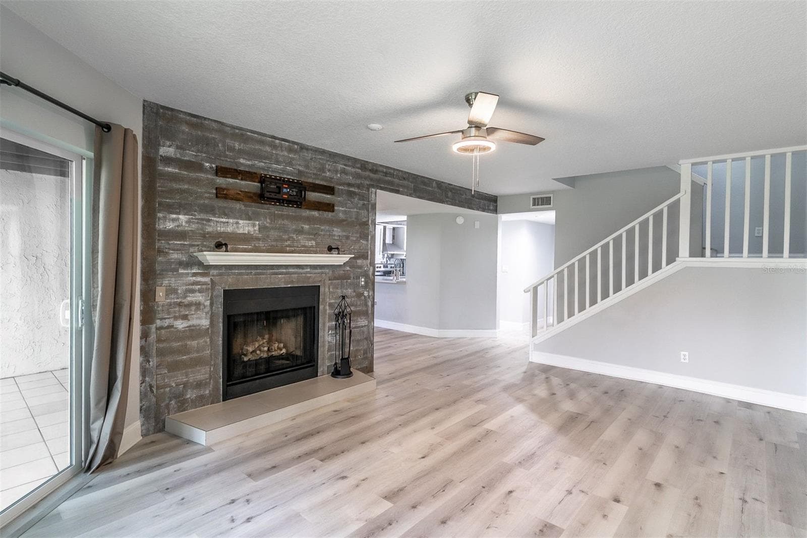 WARMTH MEETS MODERN STYLE - 139 OLIVE TREE CIR, ALTAMONTE SPRINGS
