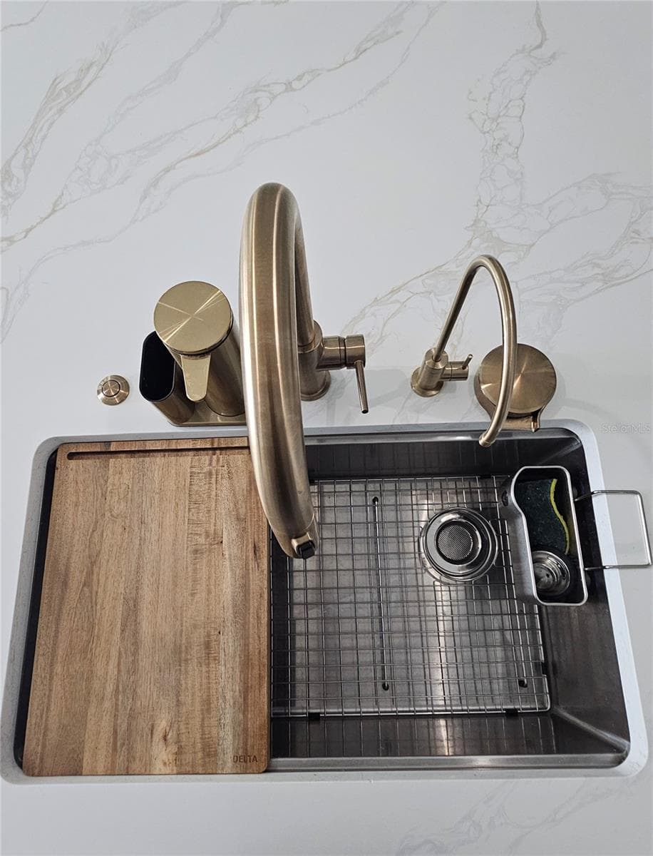 Upgraded kitchen sink and faucet - 6175 SHAVASANA RD RD, CLERMONT