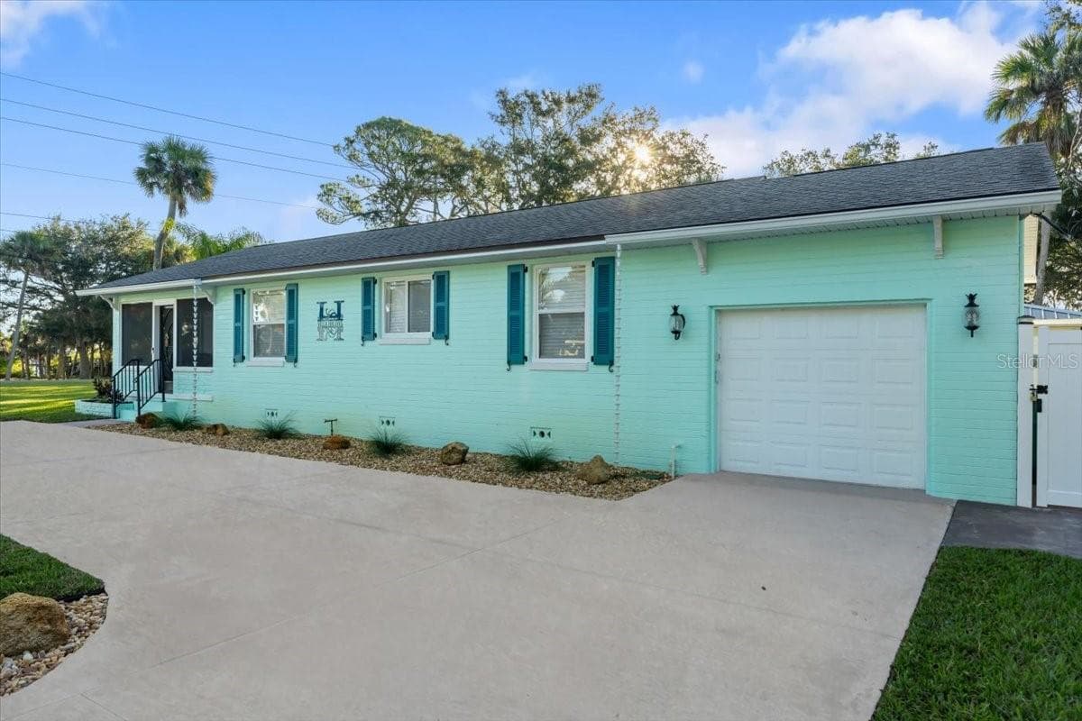 Single Family Residence at 1146 RIVERSIDE DR, DAYTONA BEACH, photo 10 of 65