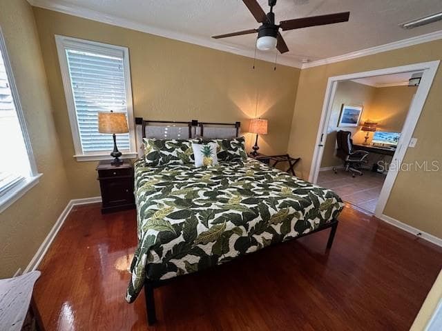 Primary bedoom with ensuite bath - 1146 RIVERSIDE DR, DAYTONA BEACH
