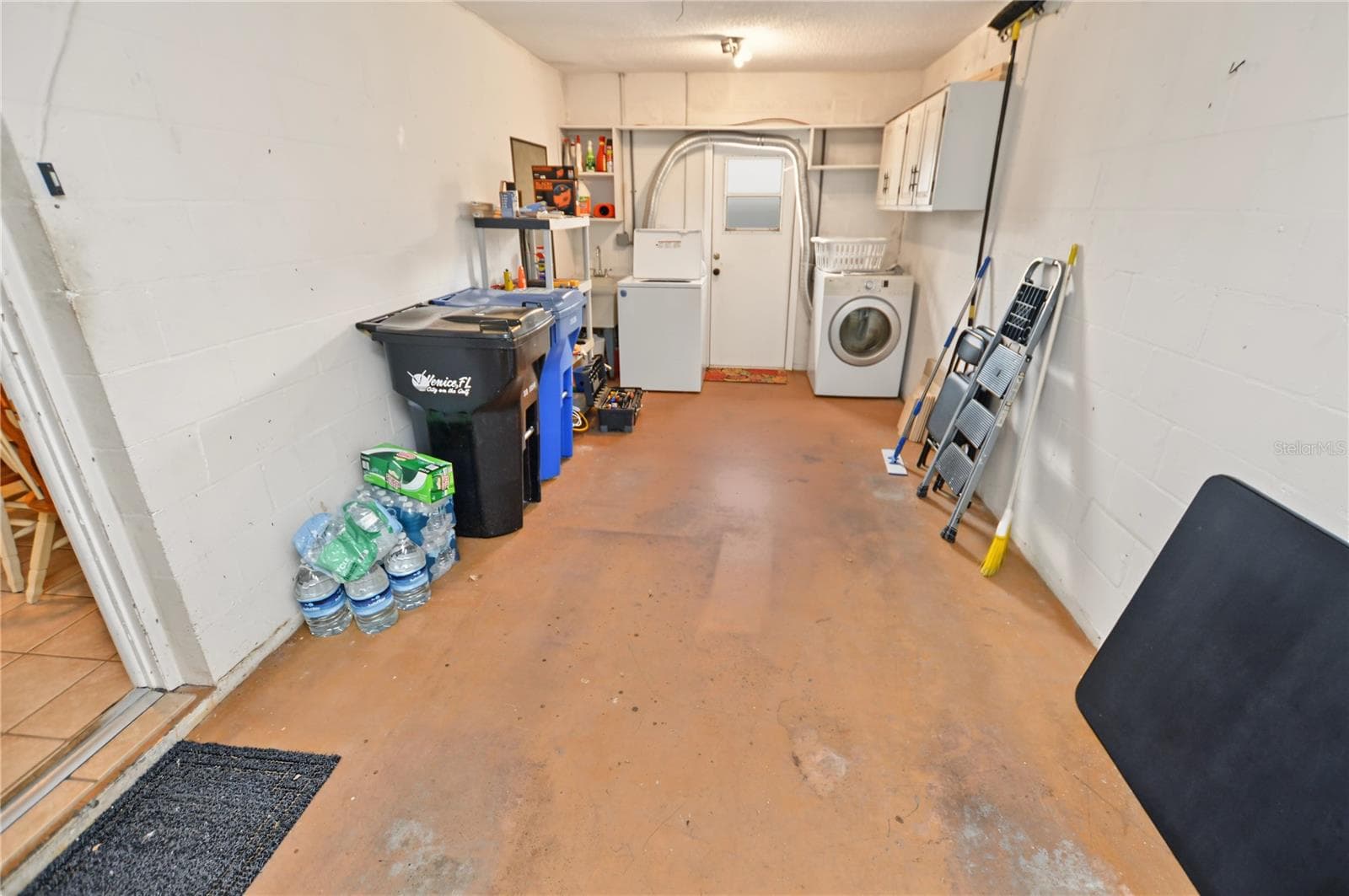 ! car garage - 457 ALBEE FARM RD #V13, VENICE