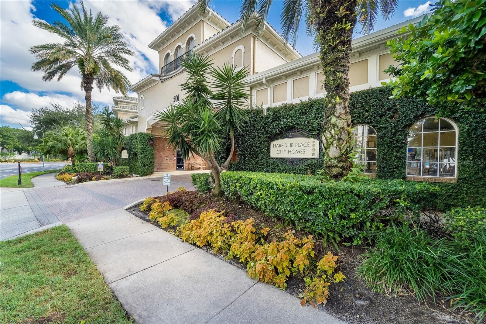 501 KNIGHTS RUN AVE #2324