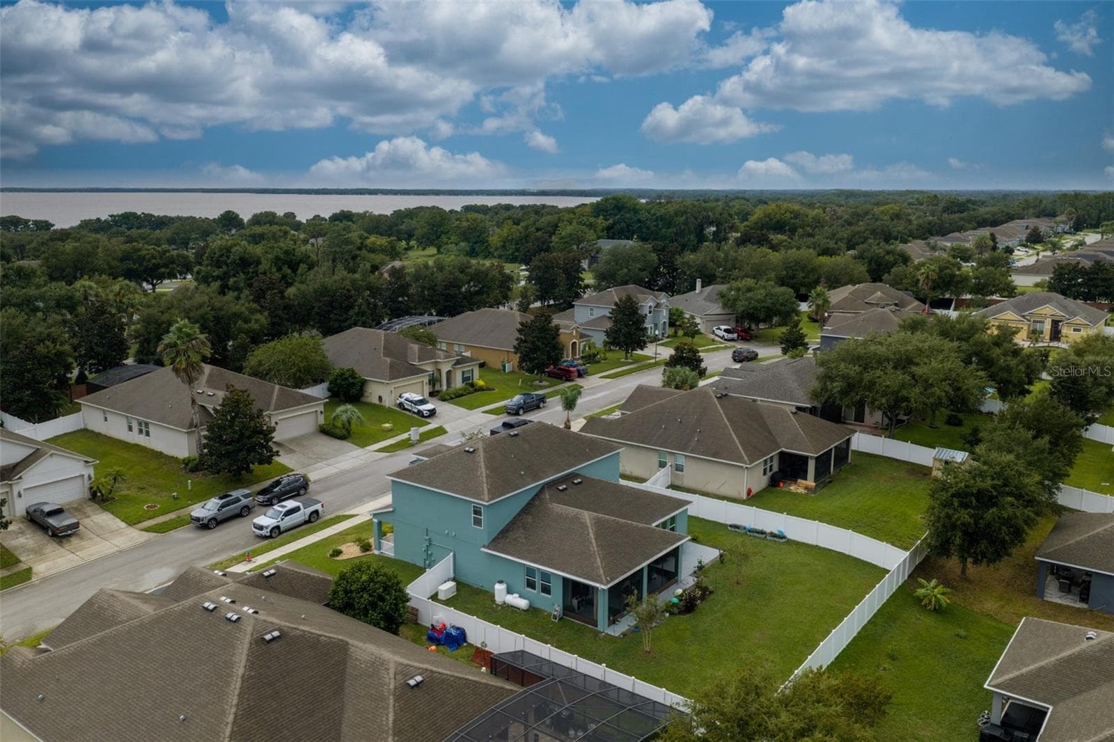 3026 Zander Dr is just minutes from Lake Eustis which is part of the Harris Chain of Lakes! - 3026 ZANDER DR, GRAND ISLAND