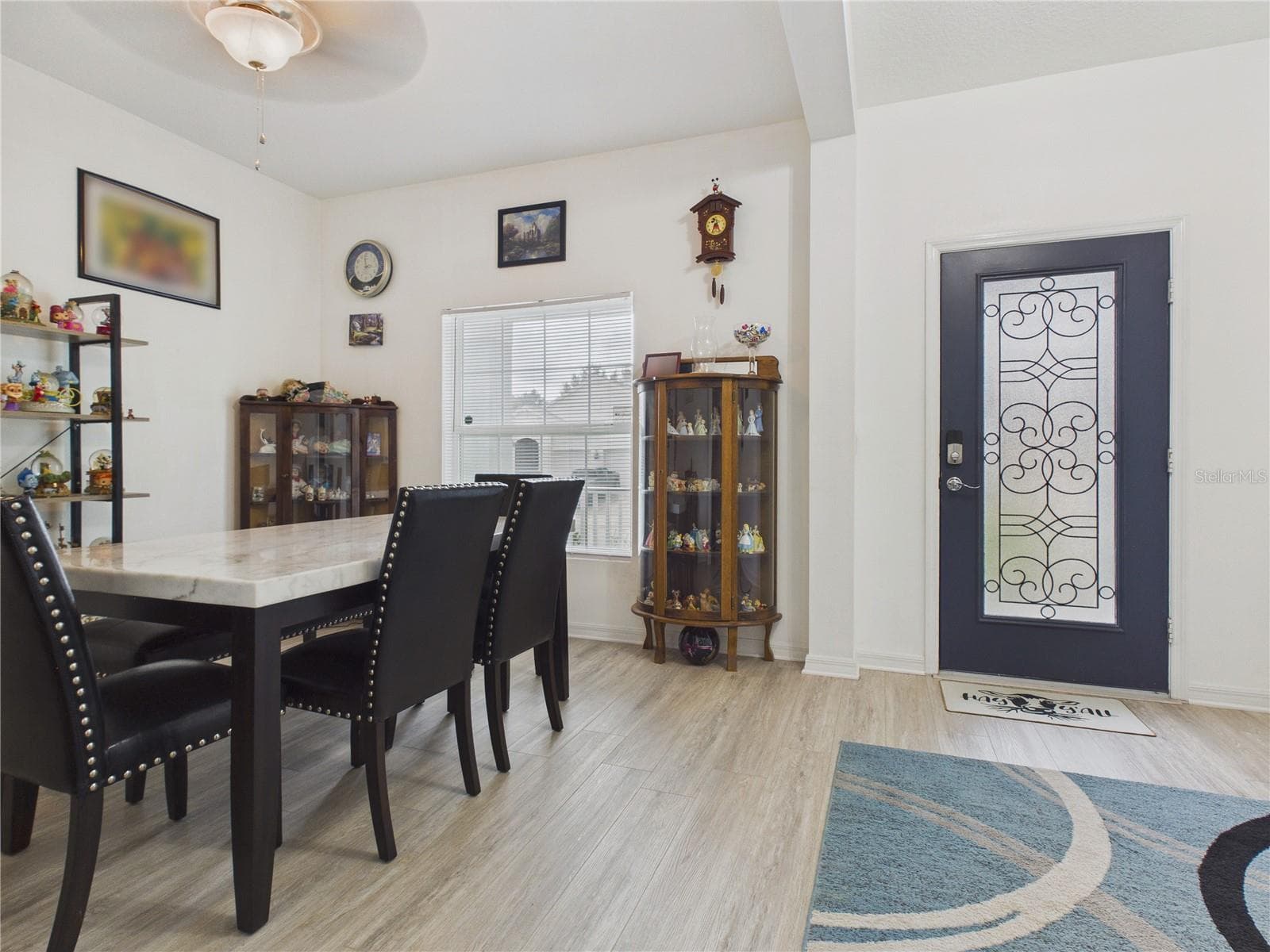 Formal dining room and front entrance - 3026 ZANDER DR, GRAND ISLAND
