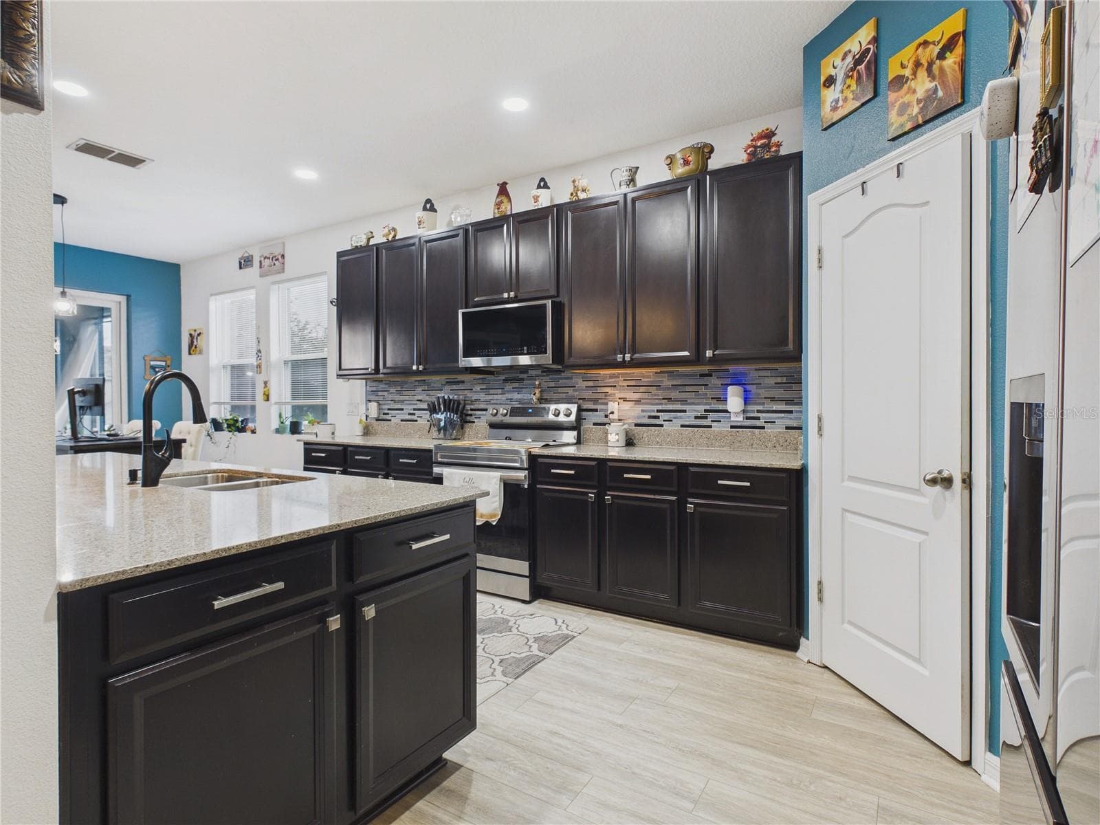 Kitchen with walk in pantry - 3026 ZANDER DR, GRAND ISLAND