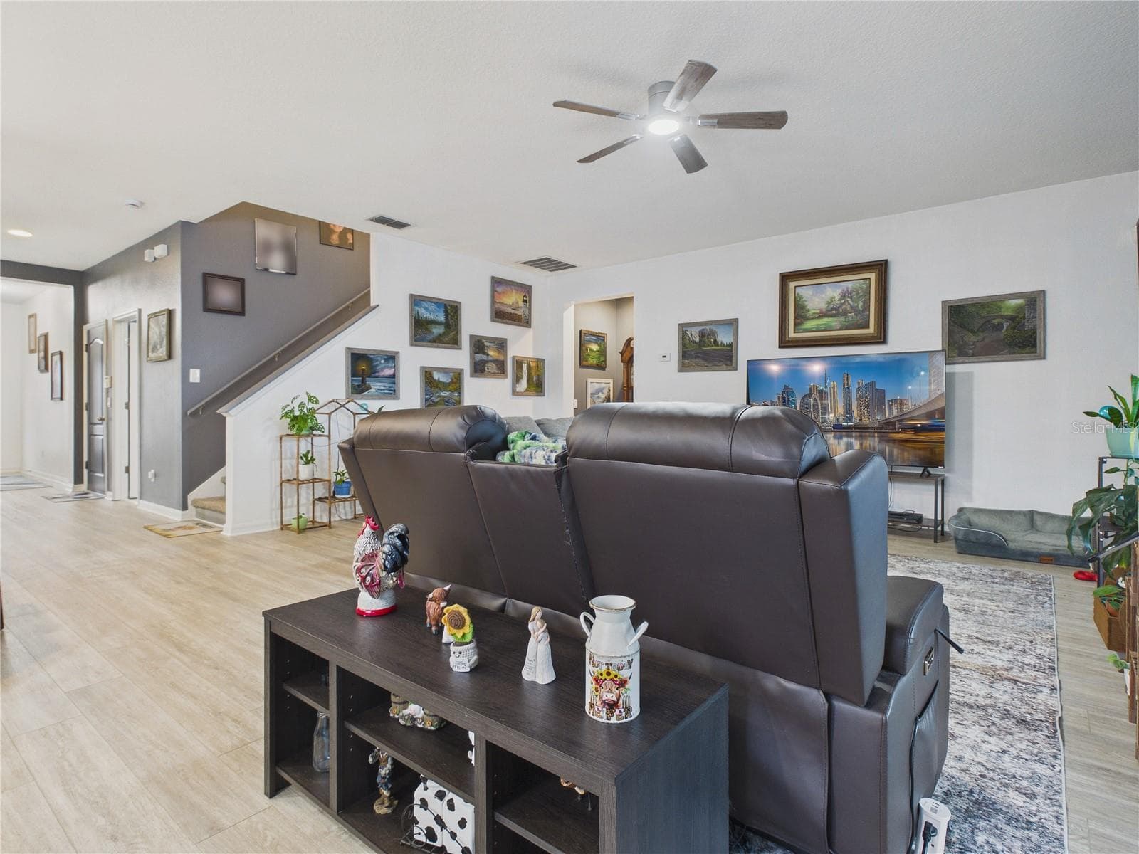Living room - 3026 ZANDER DR, GRAND ISLAND