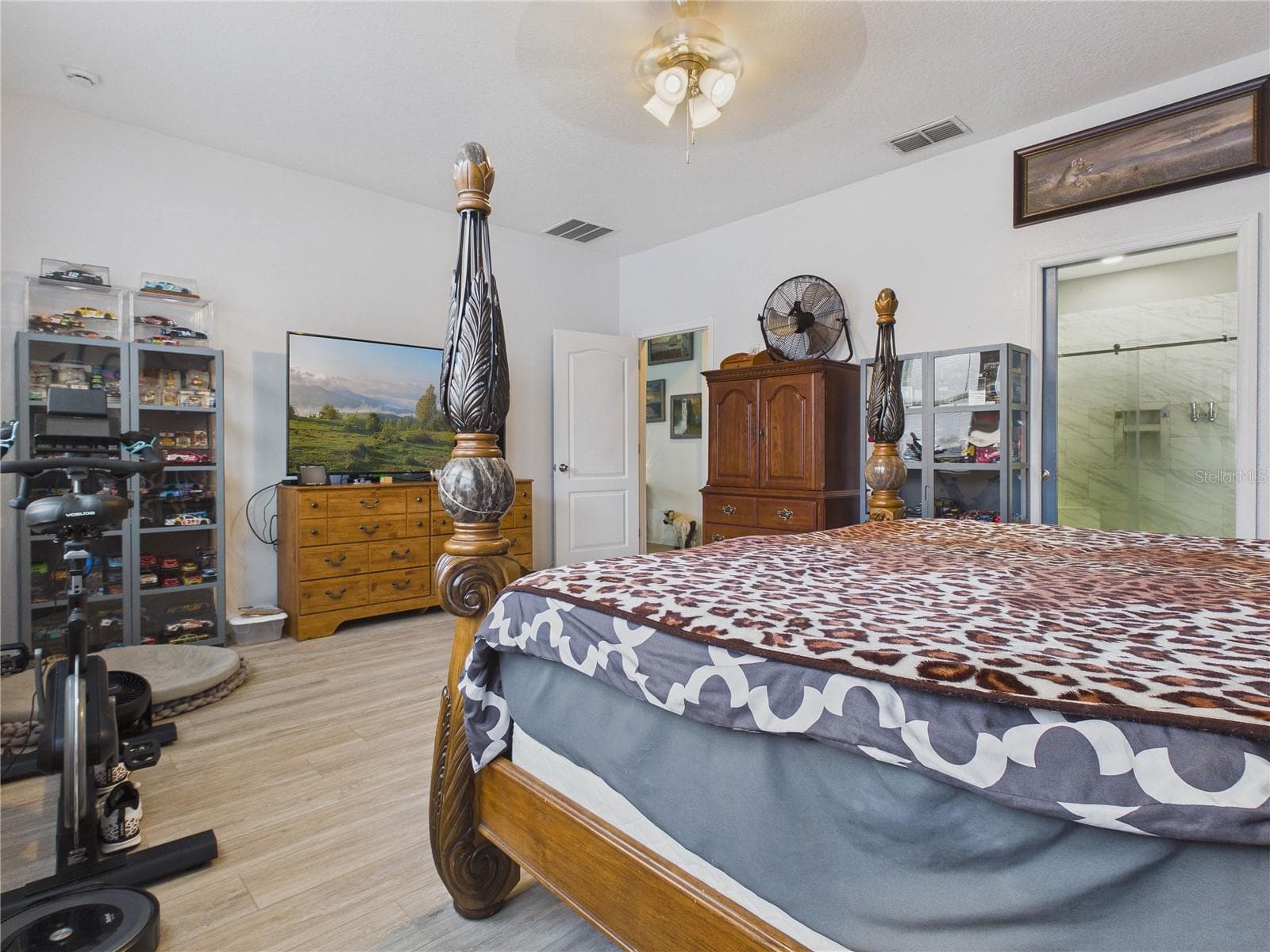 Primary bedroom first floor living - 3026 ZANDER DR, GRAND ISLAND