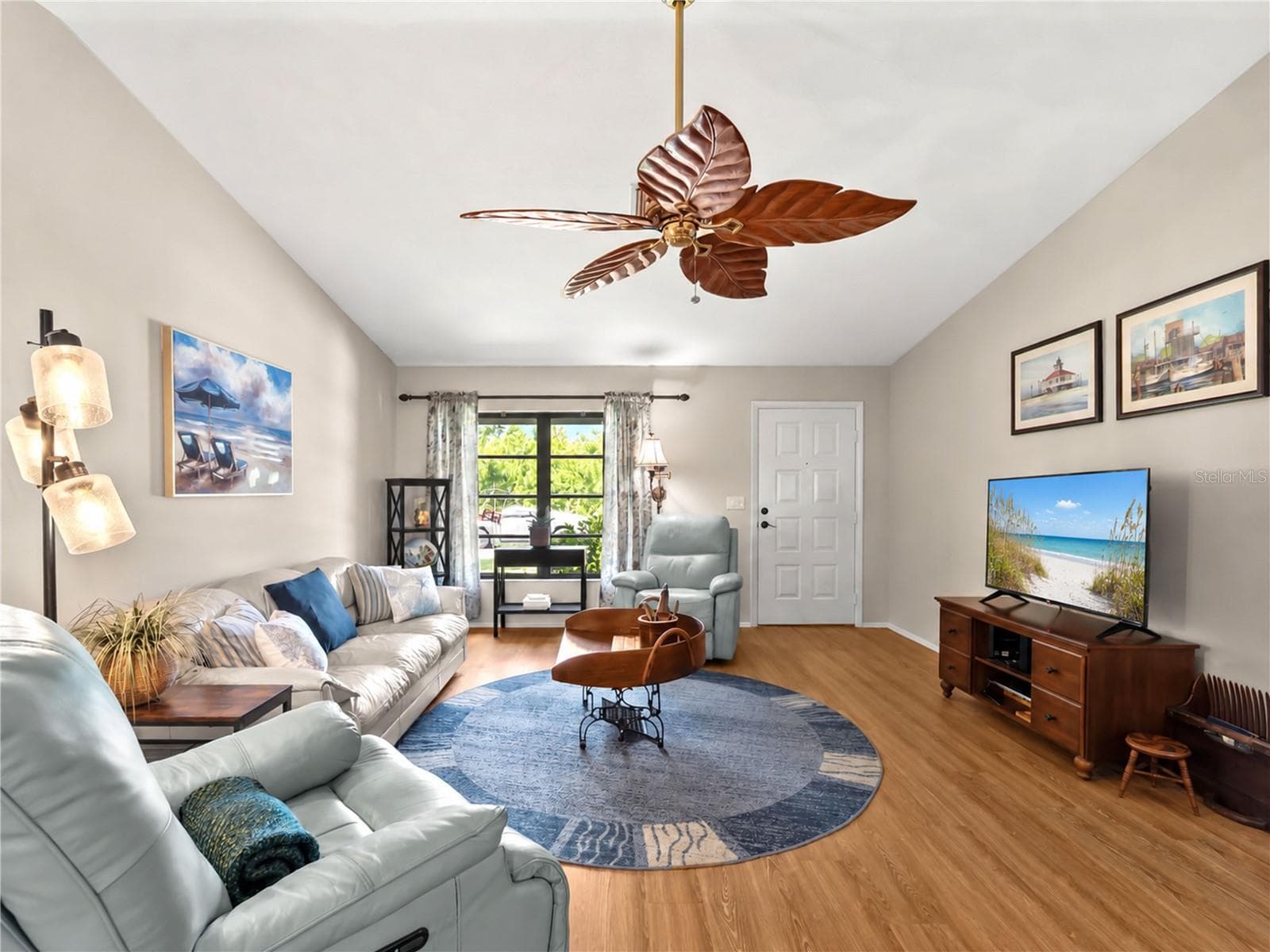 Generous sized living room - 1477 HUDSON RD, VENICE