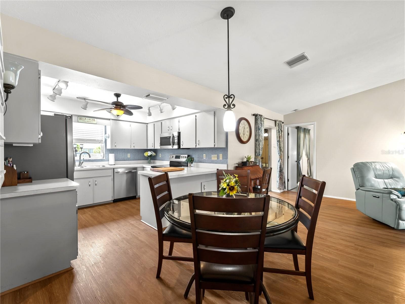 Open to kitchen and living room - 1477 HUDSON RD, VENICE