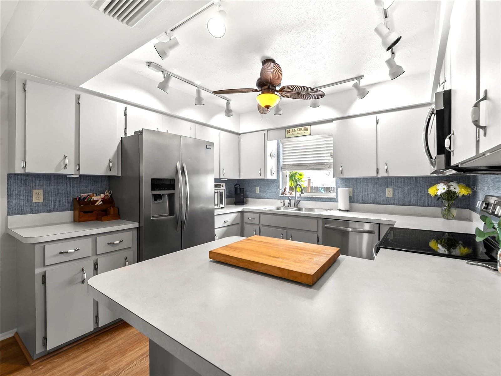 Plenty of counter space - 1477 HUDSON RD, VENICE