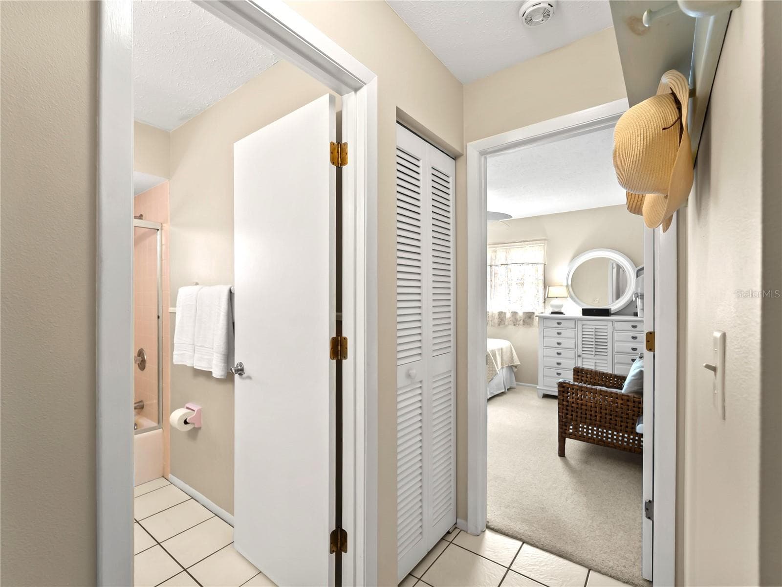 Hall to second bedroom & guest bath - 1477 HUDSON RD, VENICE