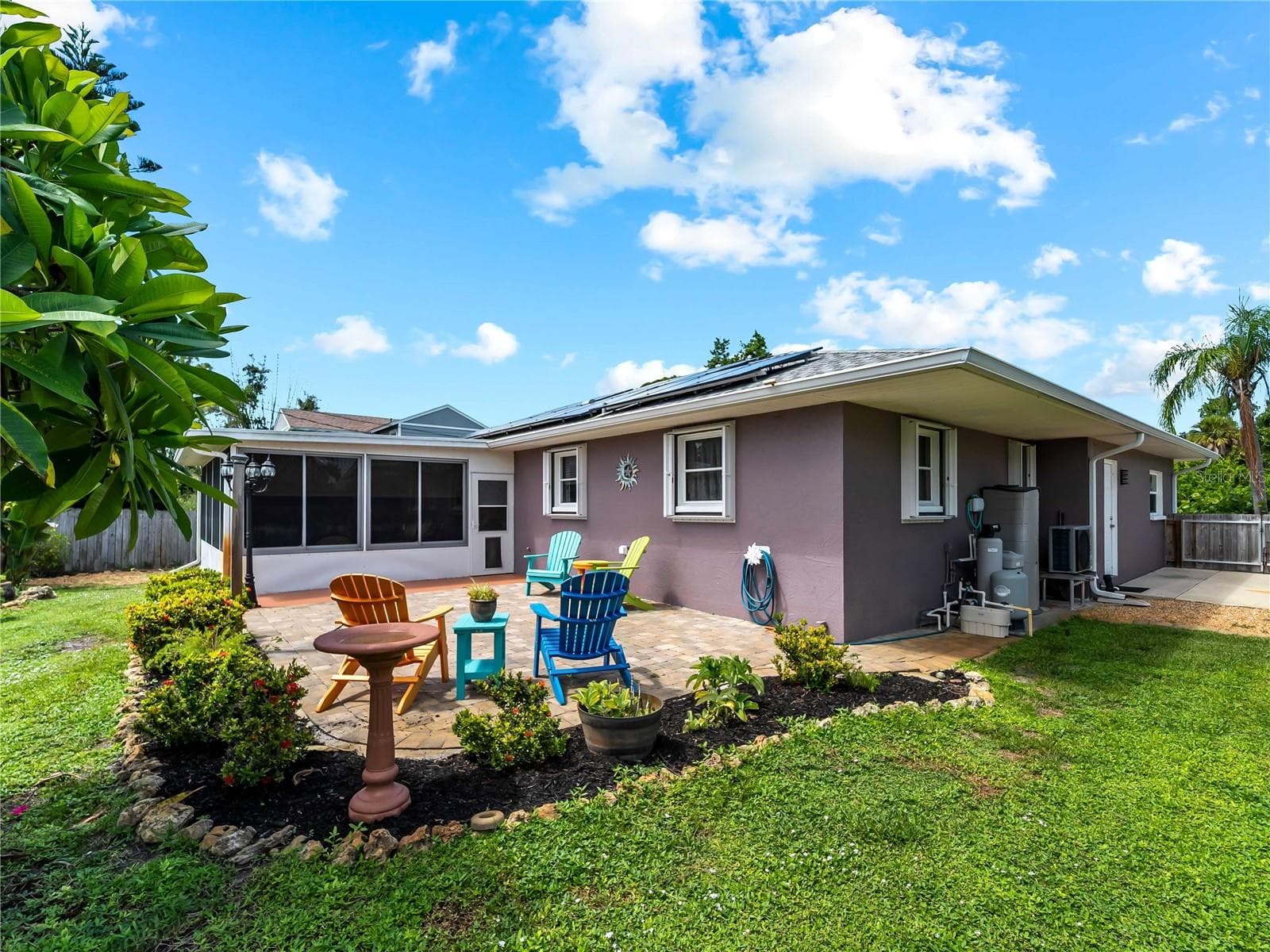 Tastefully landscaped - 1477 HUDSON RD, VENICE