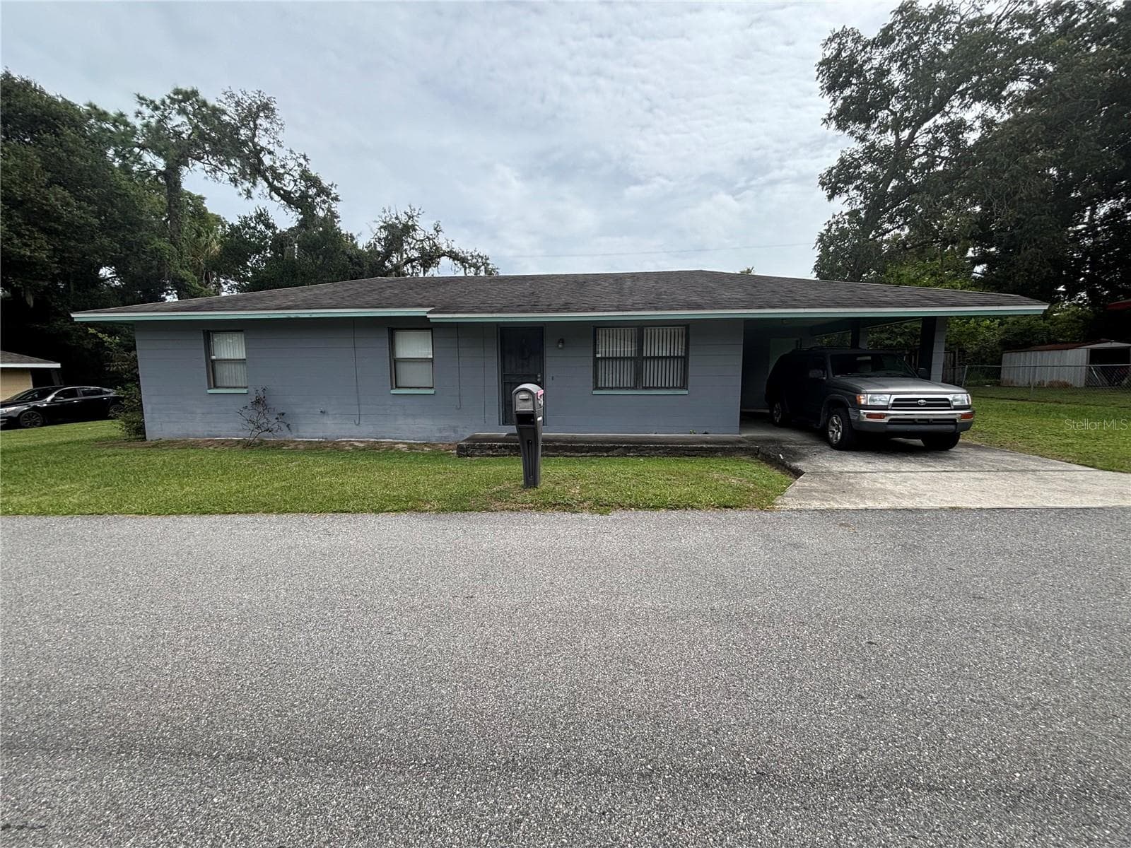 1615 BLOSSOM CIR E