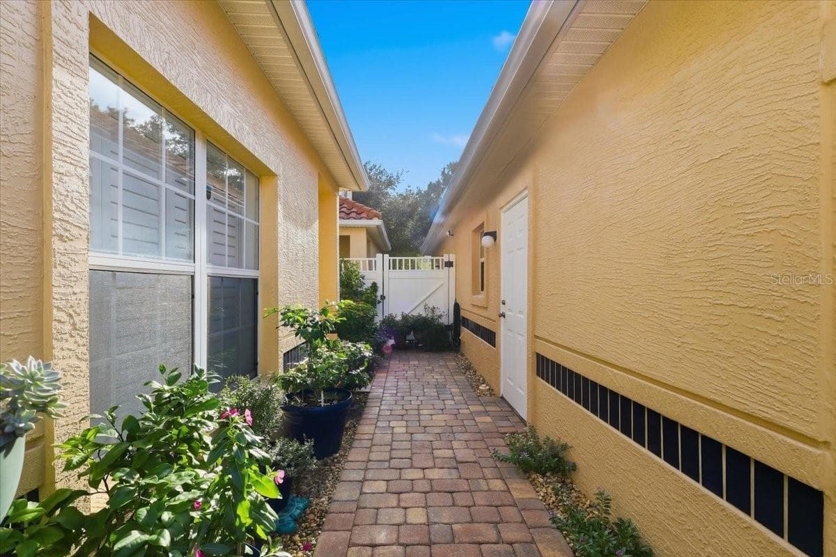 Private outdoor area - 2 MARINA POINT PL, PALM COAST