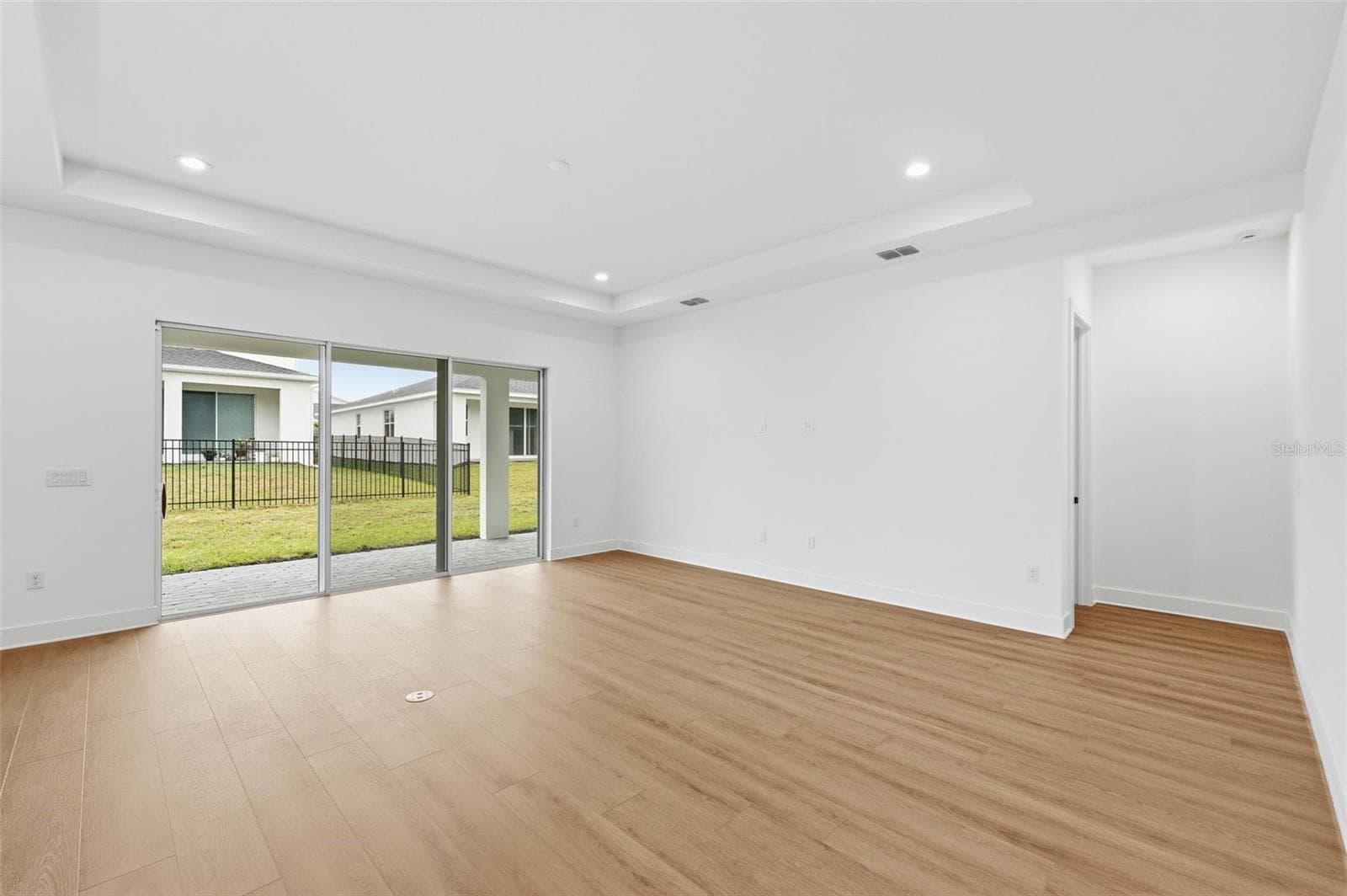 Great room overlooking lanai - 1389 PINECLIFF DR, APOPKA