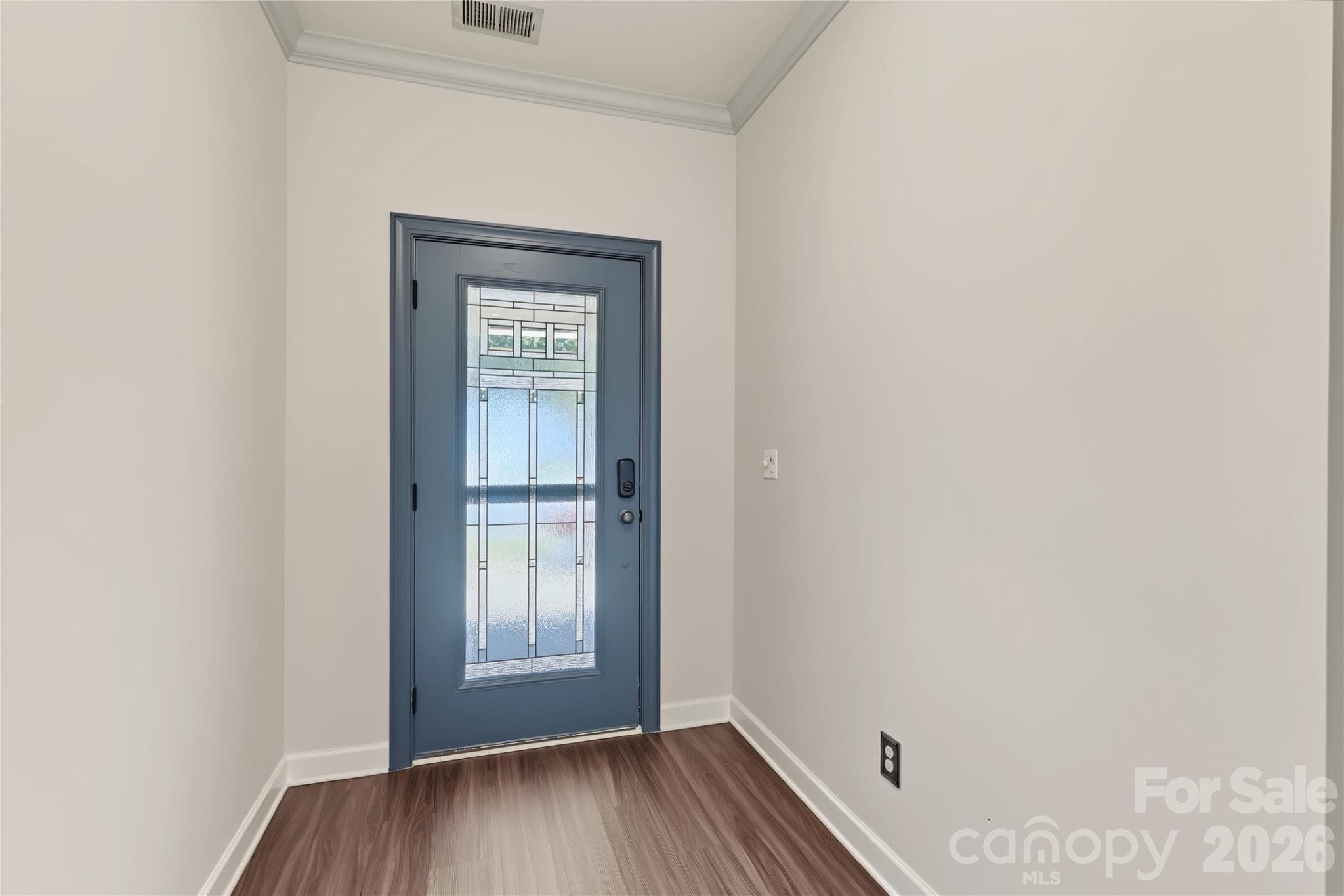 Single Family Residence at 5609 Lavaux Court, Charlotte, photo 4 of 48