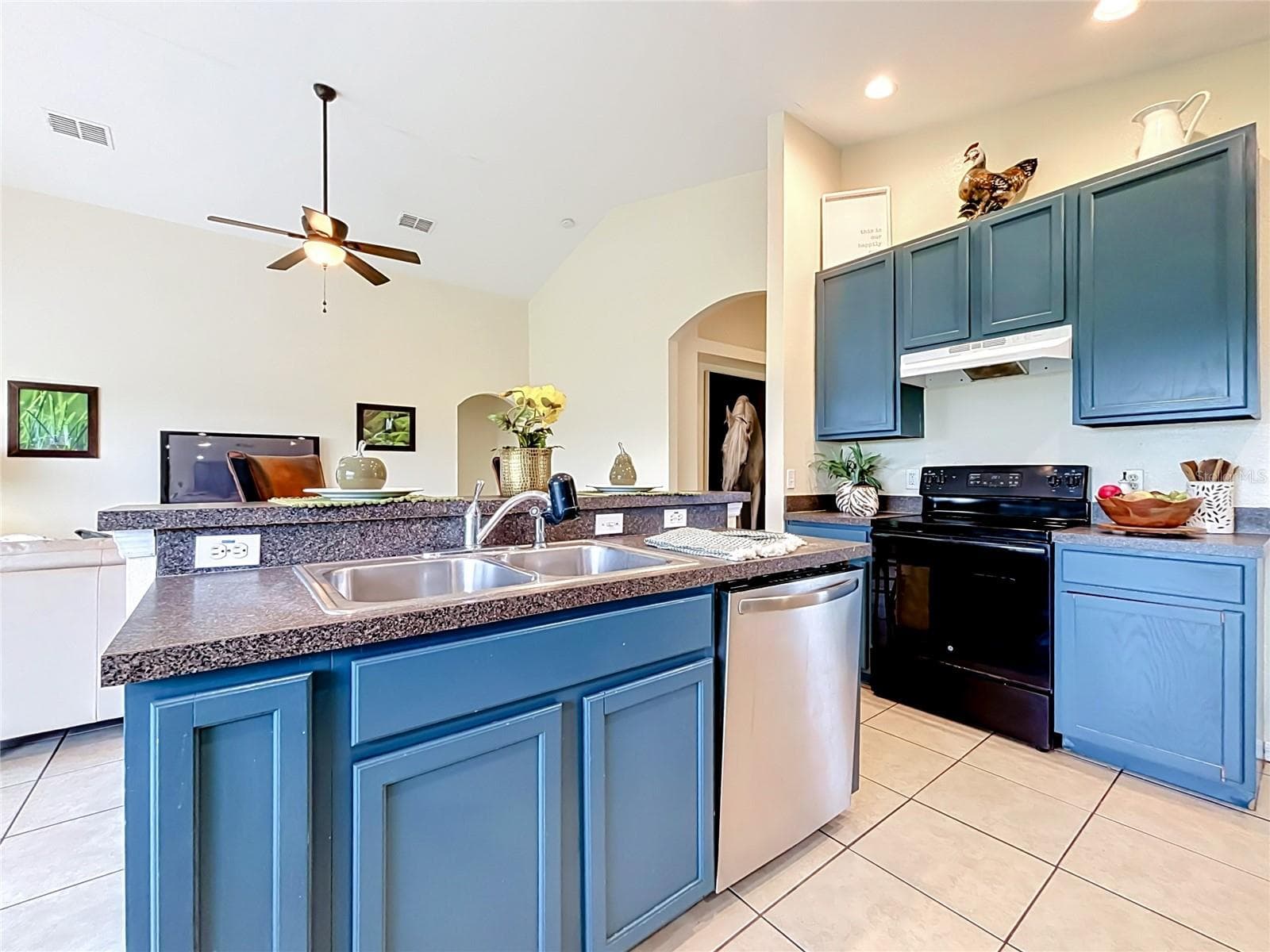 Single Family Residence at 1406 VISTA DEL LAGO BLVD, DUNDEE, photo 14 of 63