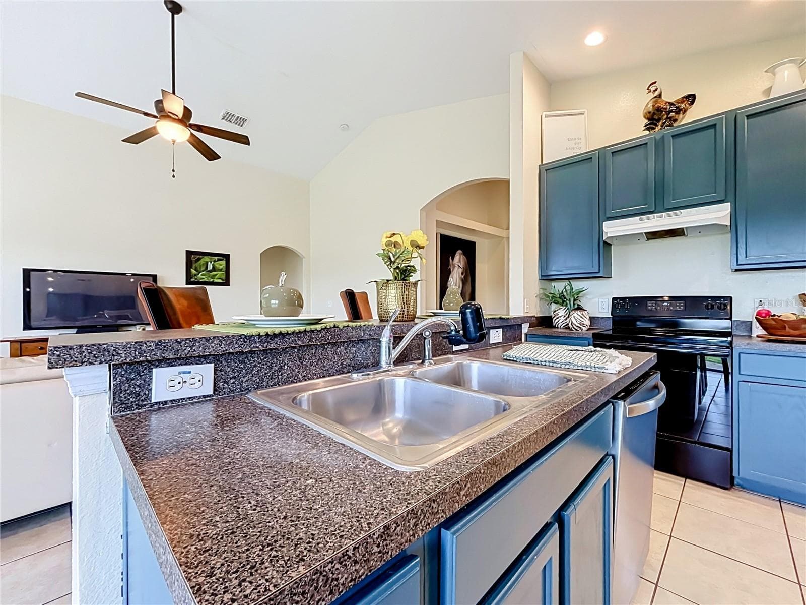 Single Family Residence at 1406 VISTA DEL LAGO BLVD, DUNDEE, photo 15 of 63