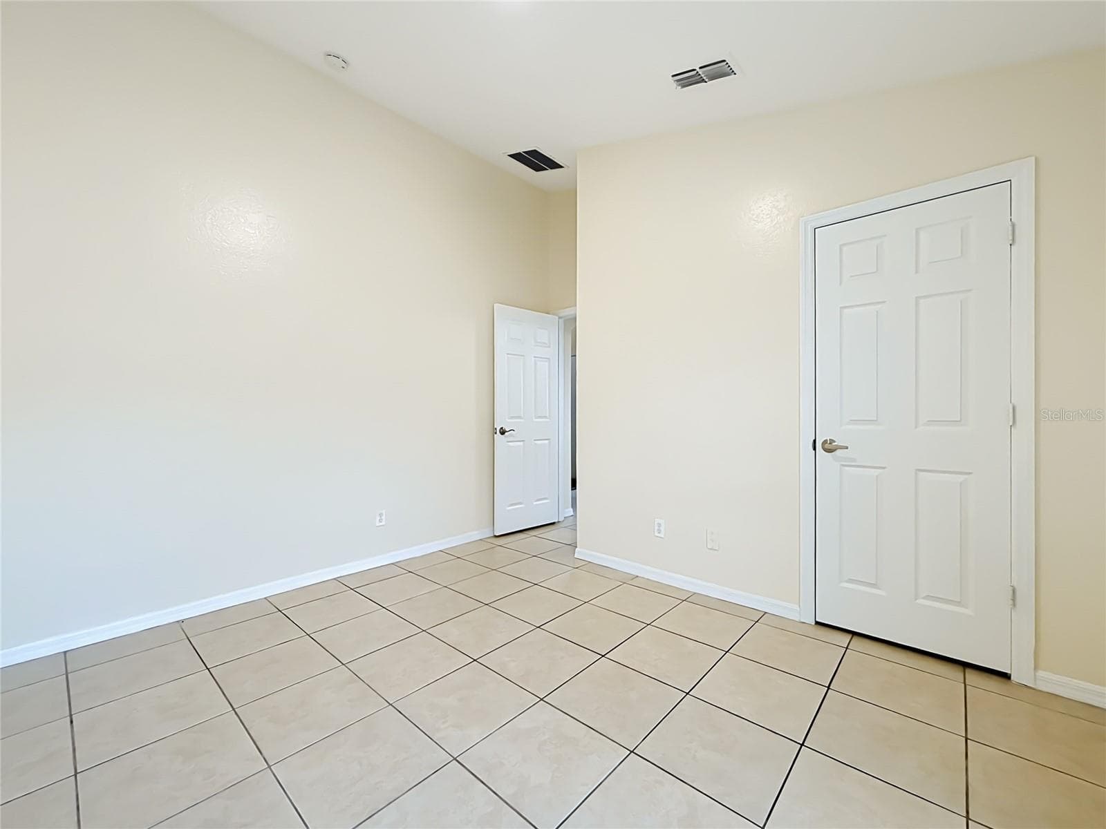 Single Family Residence at 1406 VISTA DEL LAGO BLVD, DUNDEE, photo 44 of 63