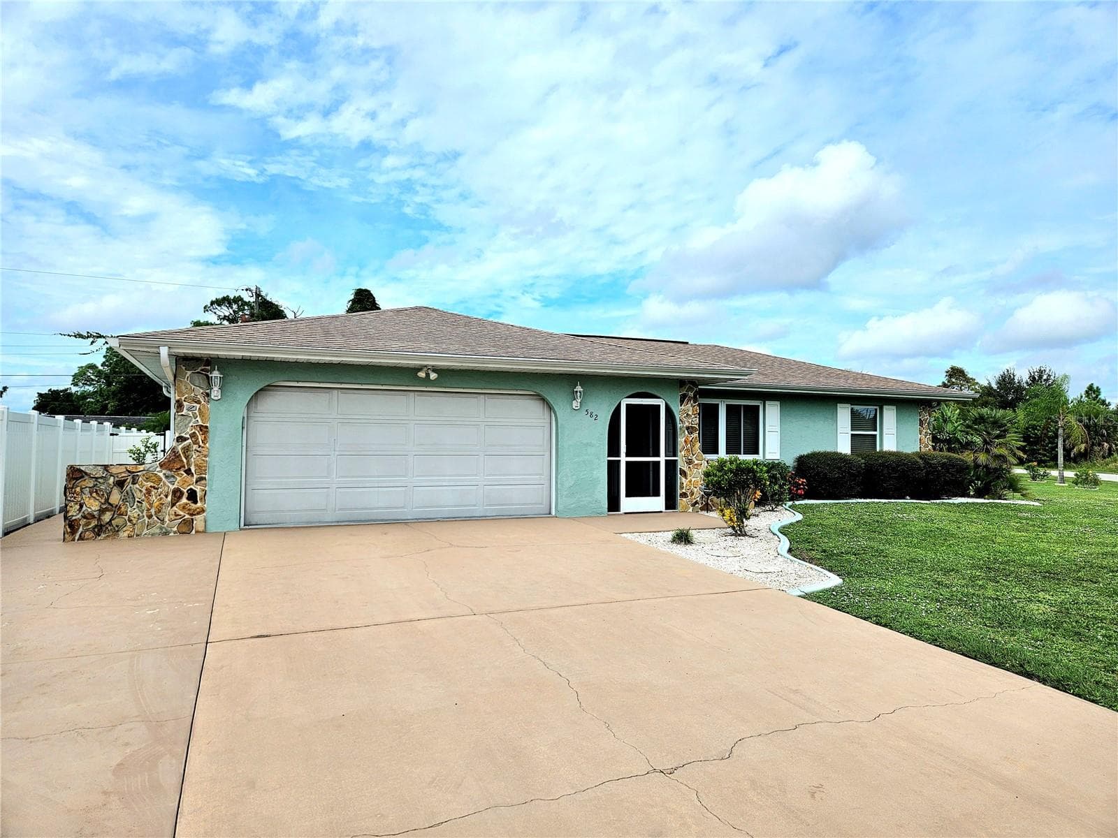 582 AZALEA DR NW