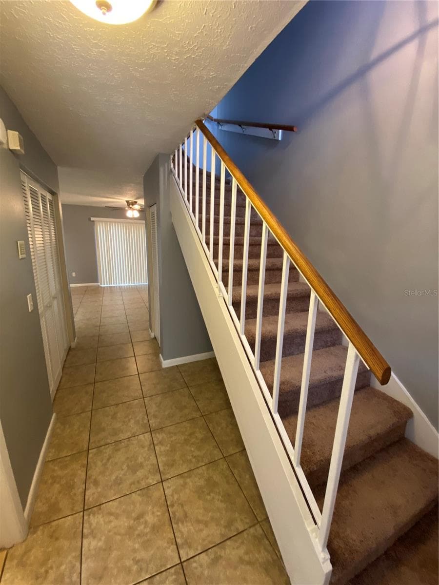 Townhouse at 9459 FOREST HILLS CIR, TAMPA, photo 3 of 32