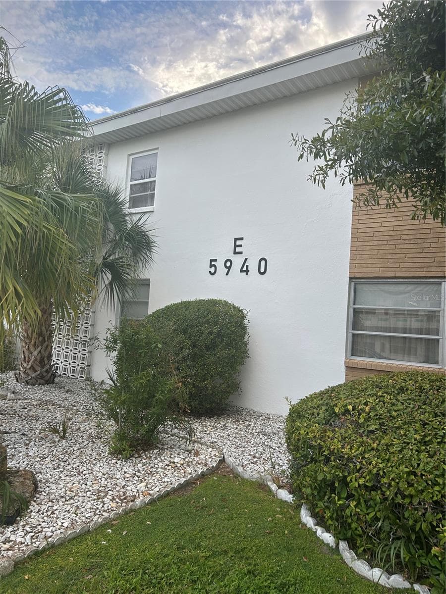 Condominium at 5940 21ST ST N #11, ST PETERSBURG, photo 5 of 30