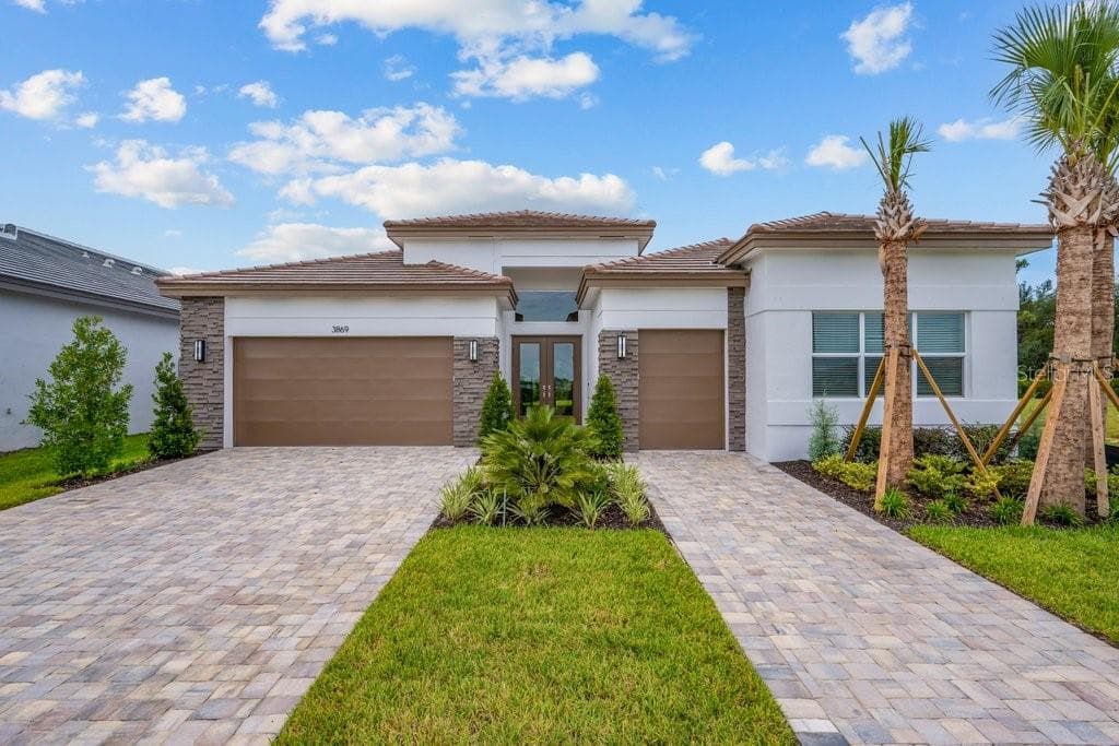 Single Family Residence at 3869 CABERNET TER, WESLEY CHAPEL, photo 2 of 34