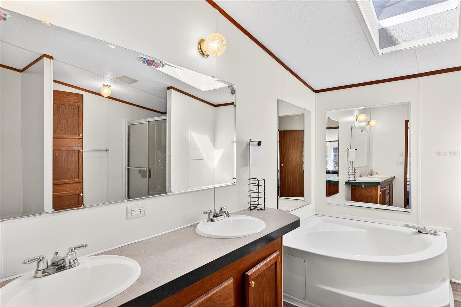 Manufactured Home at 10427 NW 8TH LN, OCALA, photo 12 of 38