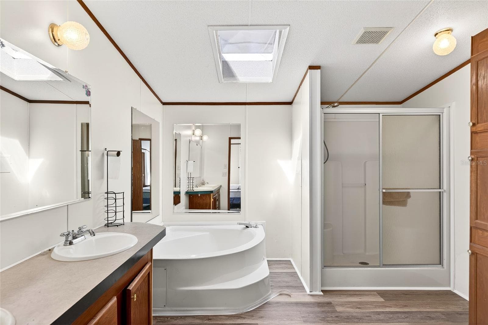 Manufactured Home at 10427 NW 8TH LN, OCALA, photo 13 of 38