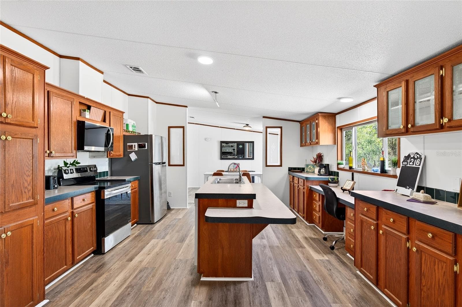 Manufactured Home at 10427 NW 8TH LN, OCALA, photo 19 of 38