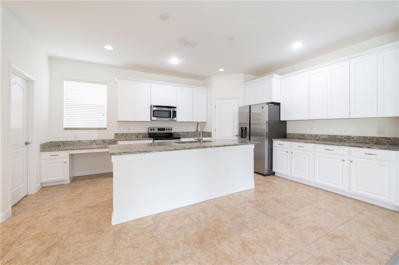 Single Family Residence at 15663 SIGNATURE DR, WINTER GARDEN, photo 4 of 19