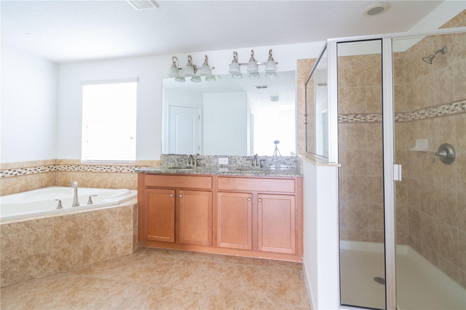 Single Family Residence at 15663 SIGNATURE DR, WINTER GARDEN, photo 13 of 19