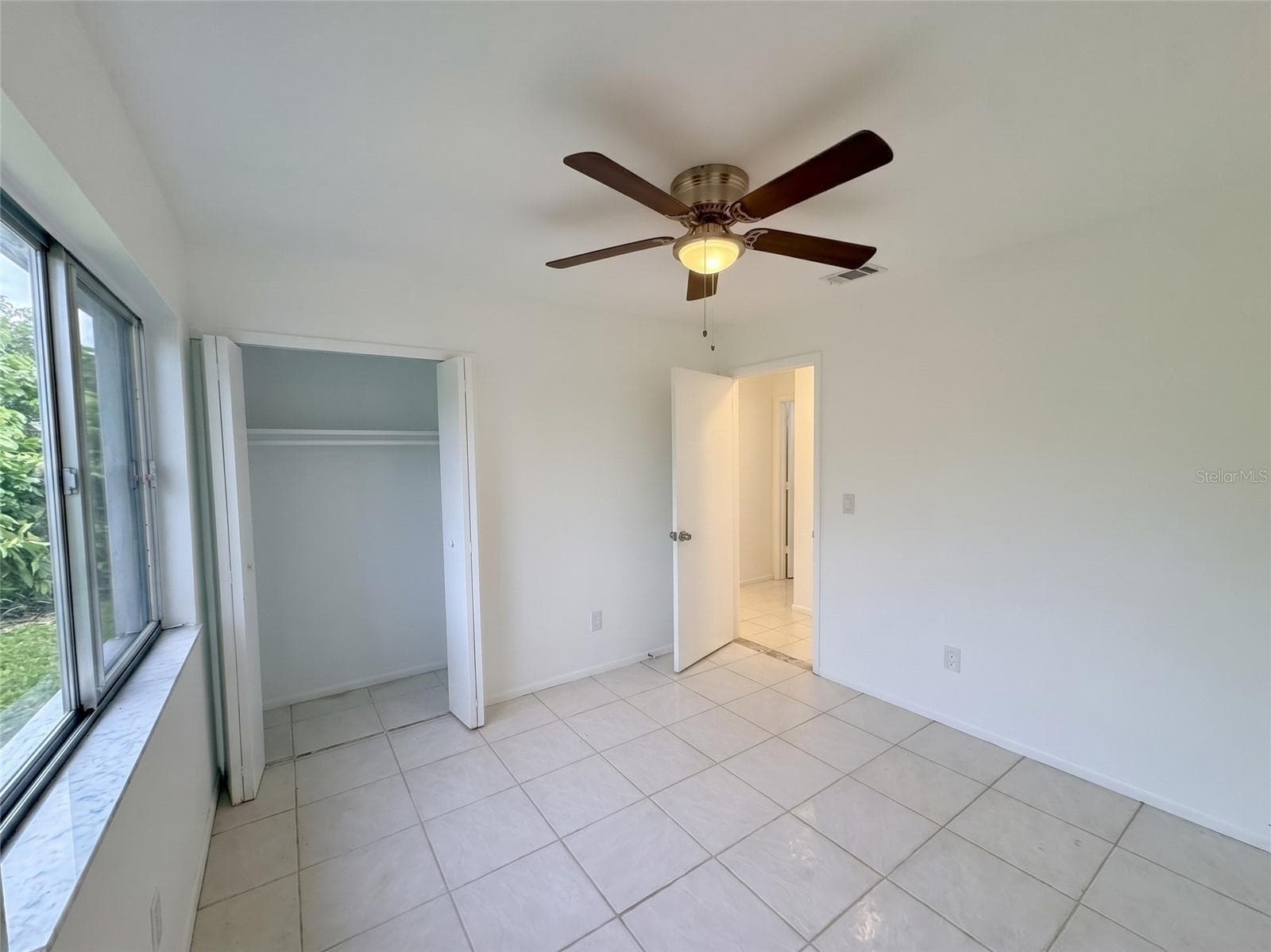 BED 3 - 731 SW 24TH ST, VERO BEACH