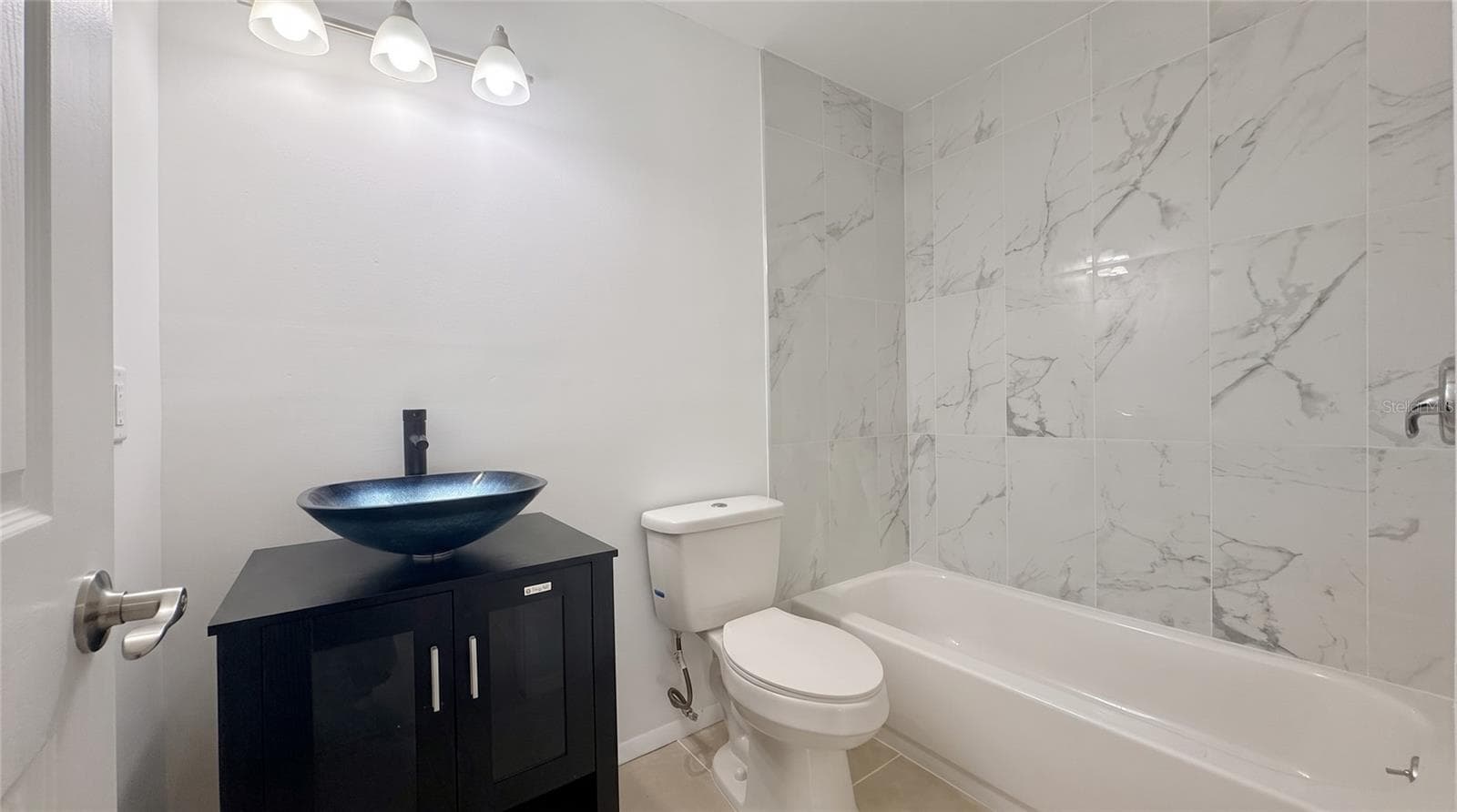 BATHROOM - 731 SW 24TH ST, VERO BEACH