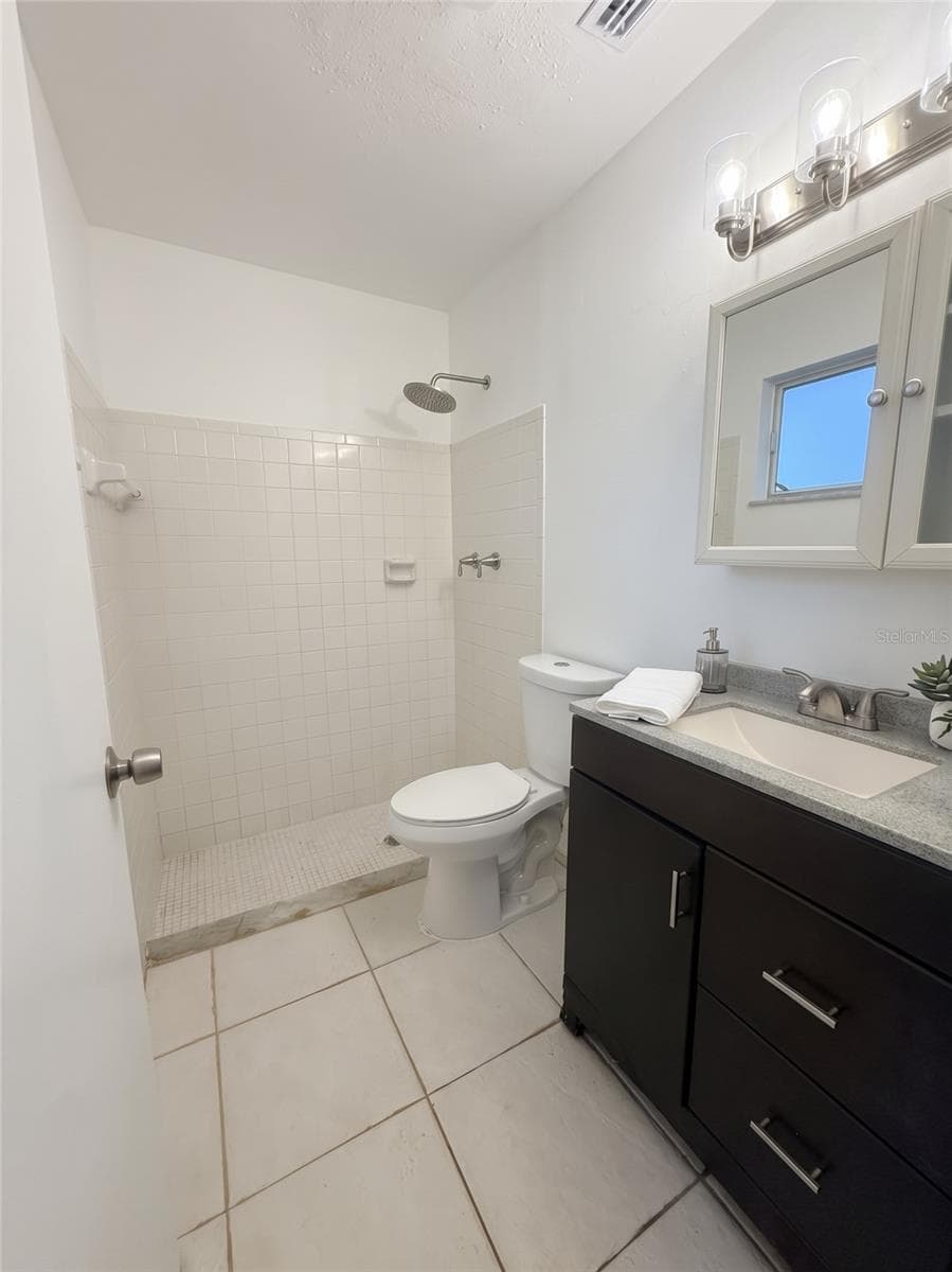 MASTER BATHROOM - 731 SW 24TH ST, VERO BEACH