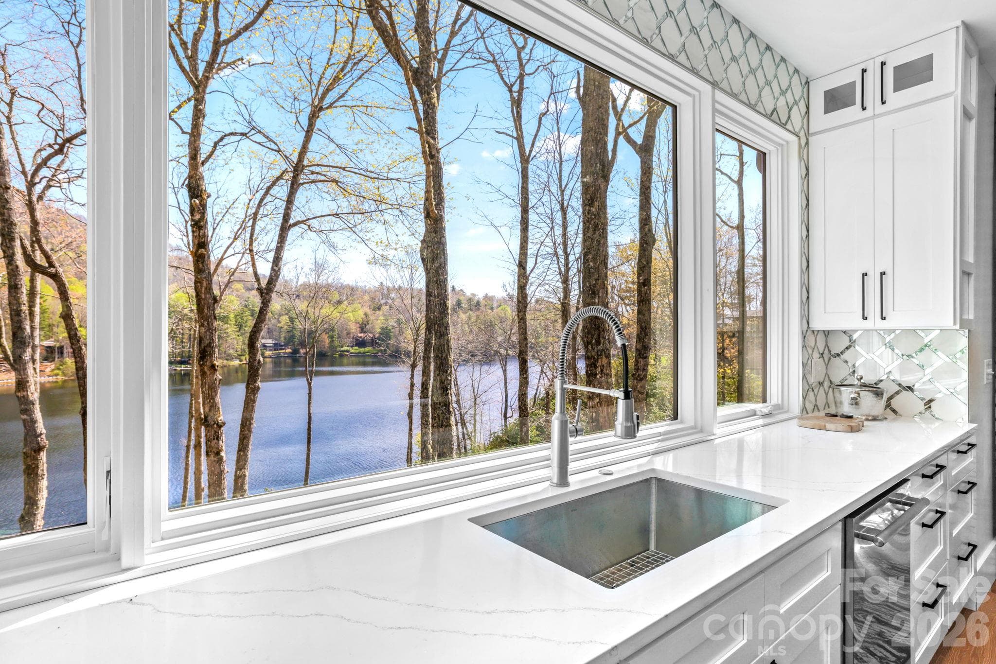 Who would mind doing dishes here? - 95 Cardinal Trace, Lake Toxaway