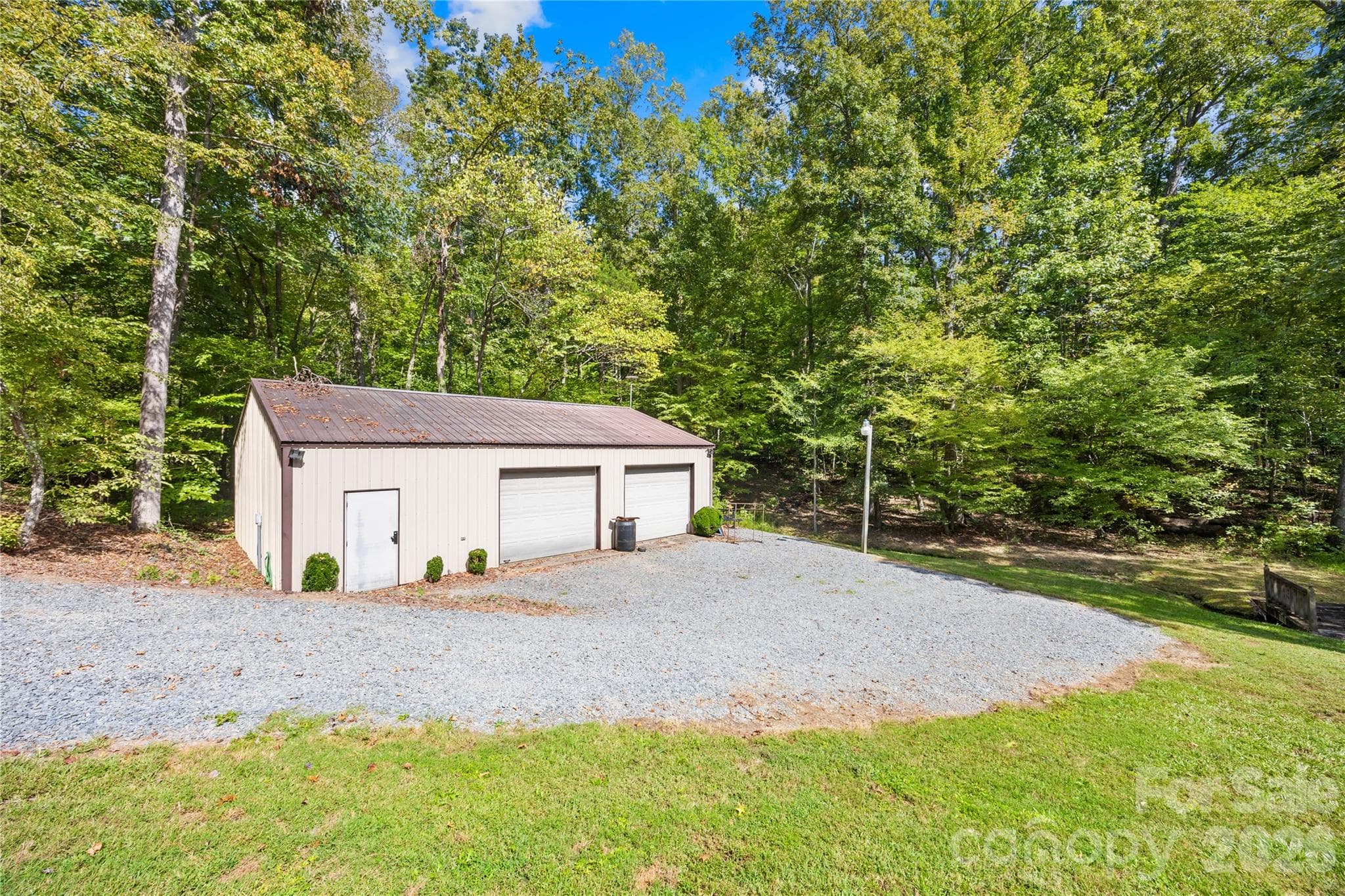 Workshop / detached garage - 16208 Deepwood Place, Indian Trail