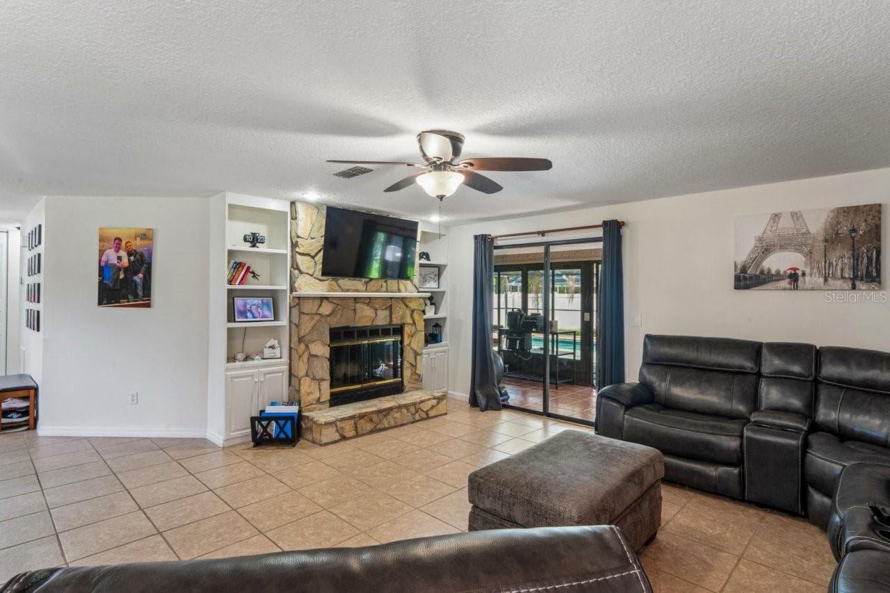 Single Family Residence at 583 LONGWOOD CT, OLDSMAR, photo 8 of 64