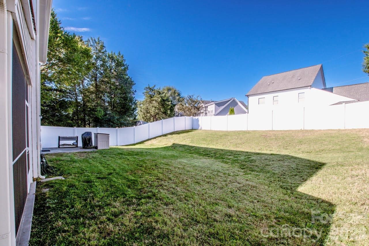 Single Family Residence at 19921 Wooden Tee Drive, Davidson, photo 5 of 42
