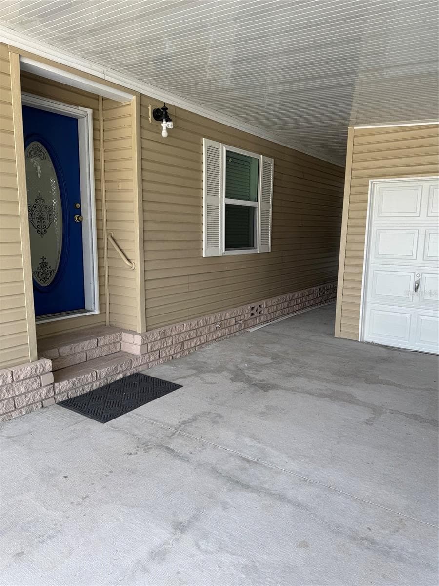 Entry and golf cart garage - 57 STRAPHMORE DR, HAINES CITY