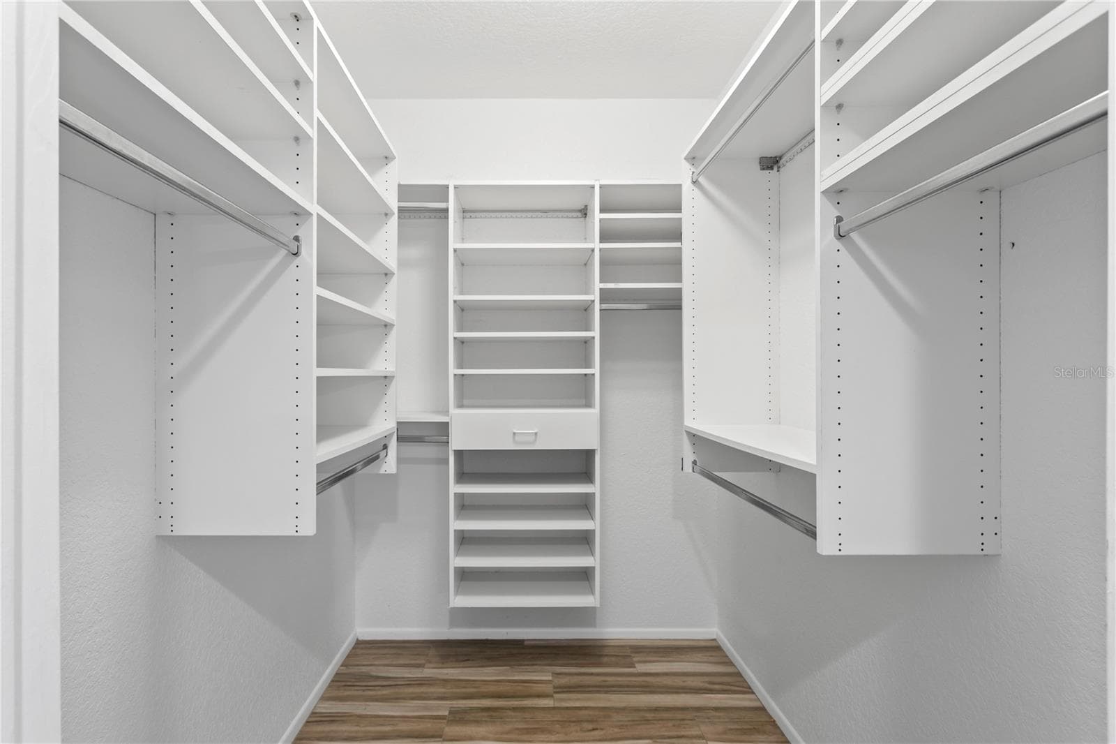 Custom Walk-In Closet - 4717 DOLPHIN CAY LN S #503, ST PETERSBURG