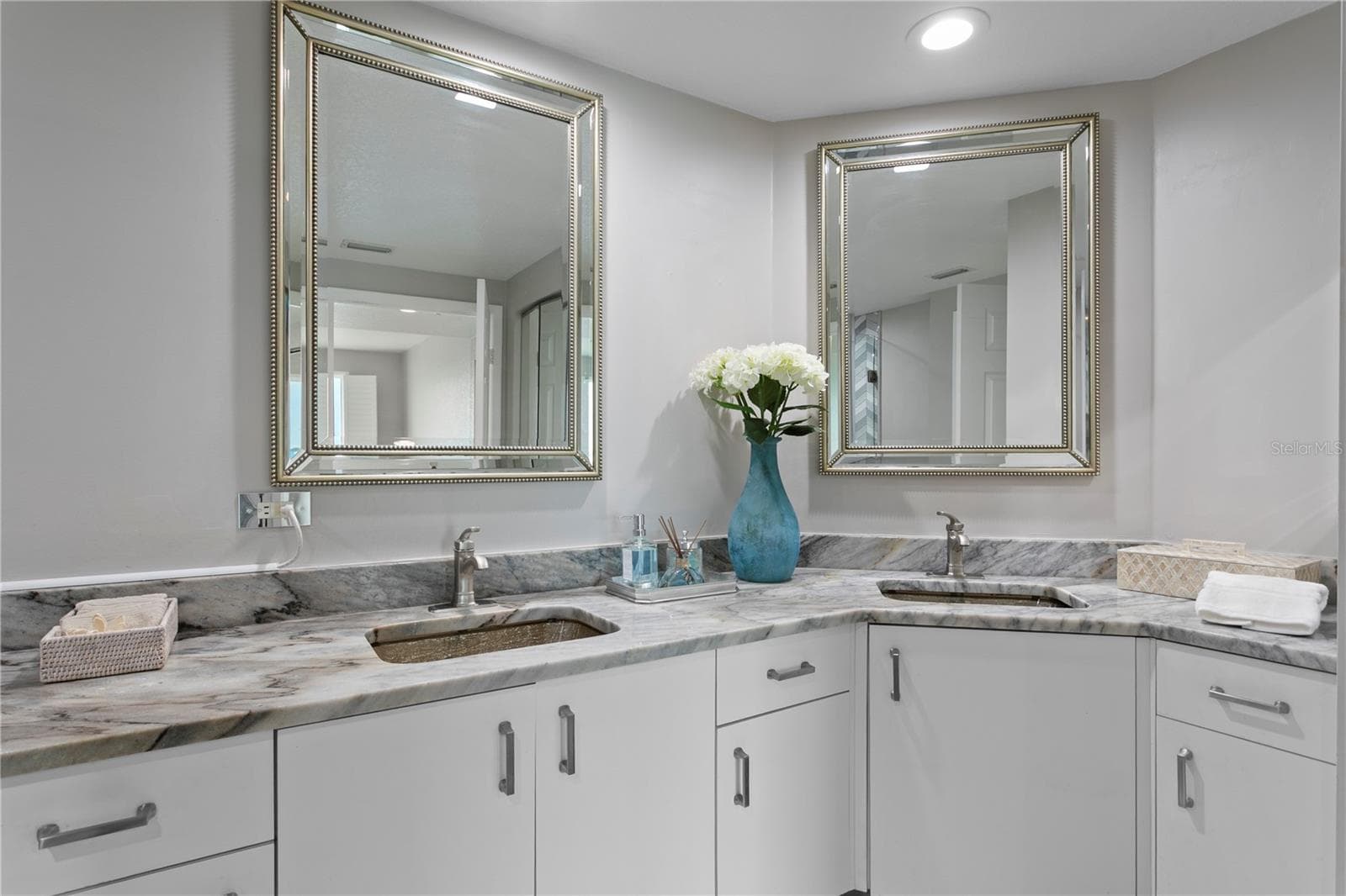 Condominium at 4717 DOLPHIN CAY LN S #503, ST PETERSBURG, photo 33 of 79