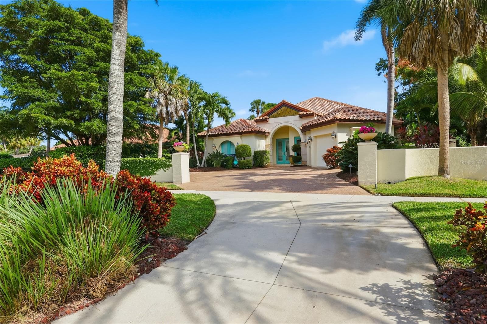 Single Family Residence at 4946 BRYWILL CIR, SARASOTA, photo 2 of 75