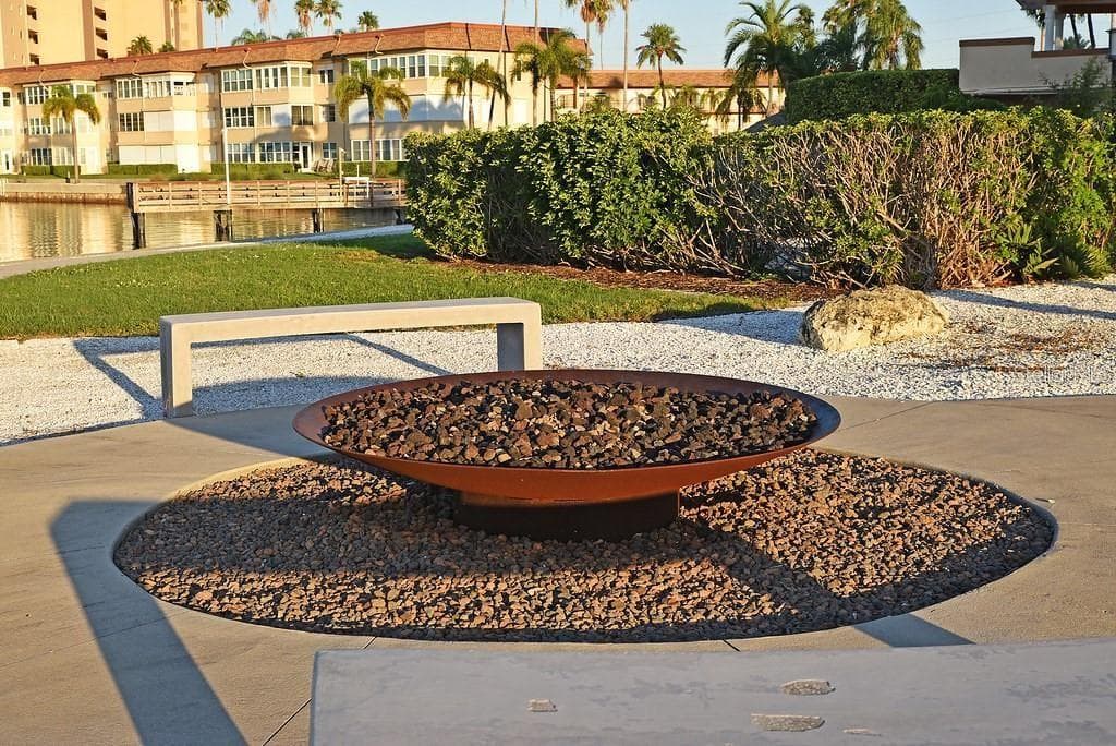 Fire Pit - 5108 BRITTANY DR S #1008, ST PETERSBURG