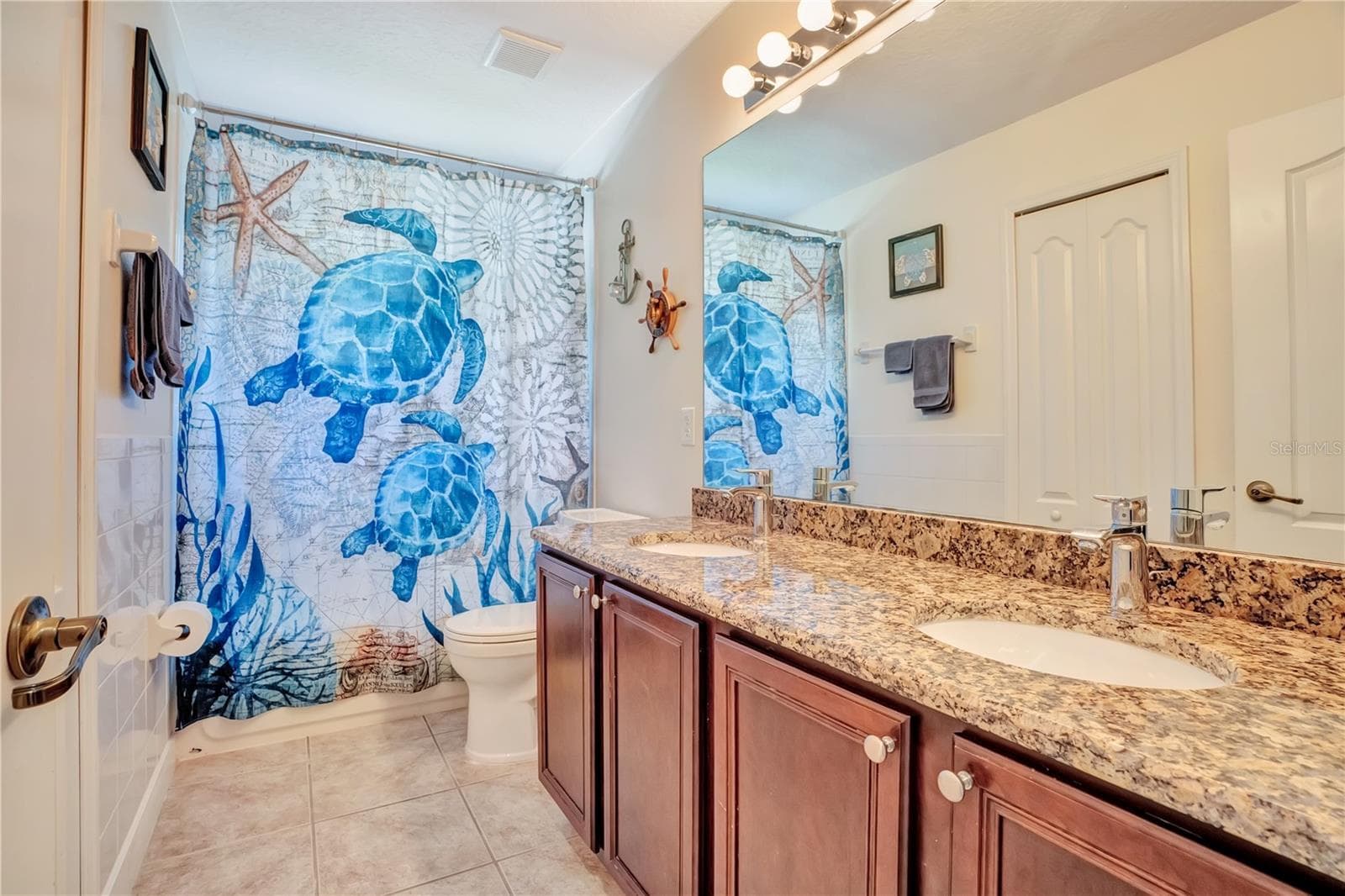 bathroom 3 between bedrooms 3 & 4 - 5762 COVINGTON COVE WAY, ORLANDO