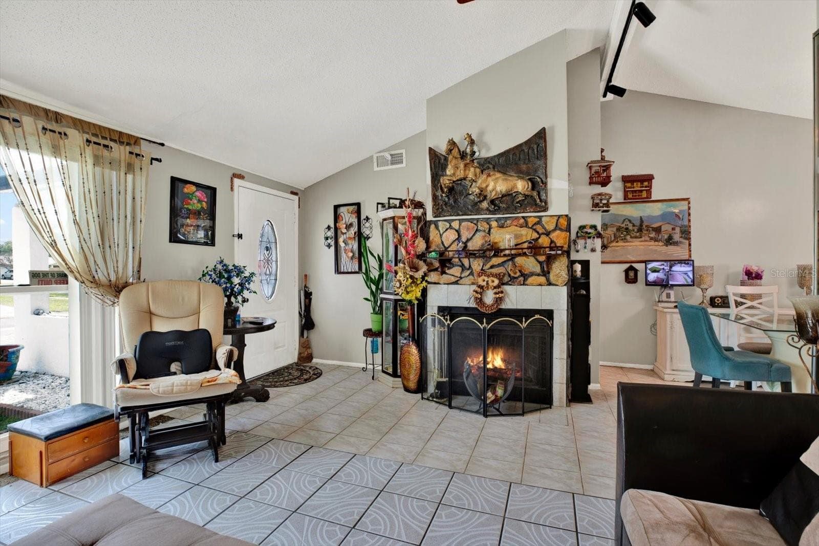 Single Family Residence at 9309 ASHFIELD CT, TAMPA, photo 3 of 33