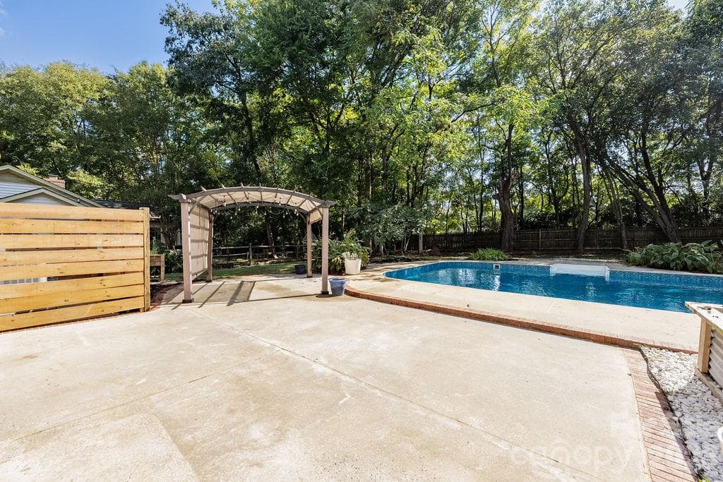 Single Family Residence at 9423 Whitethorn Drive, Charlotte, photo 15 of 46