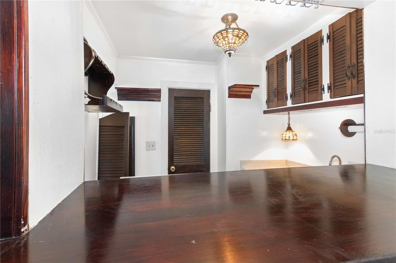 Family Room - 806 NARCISSUS AVE, CLEARWATER BEACH