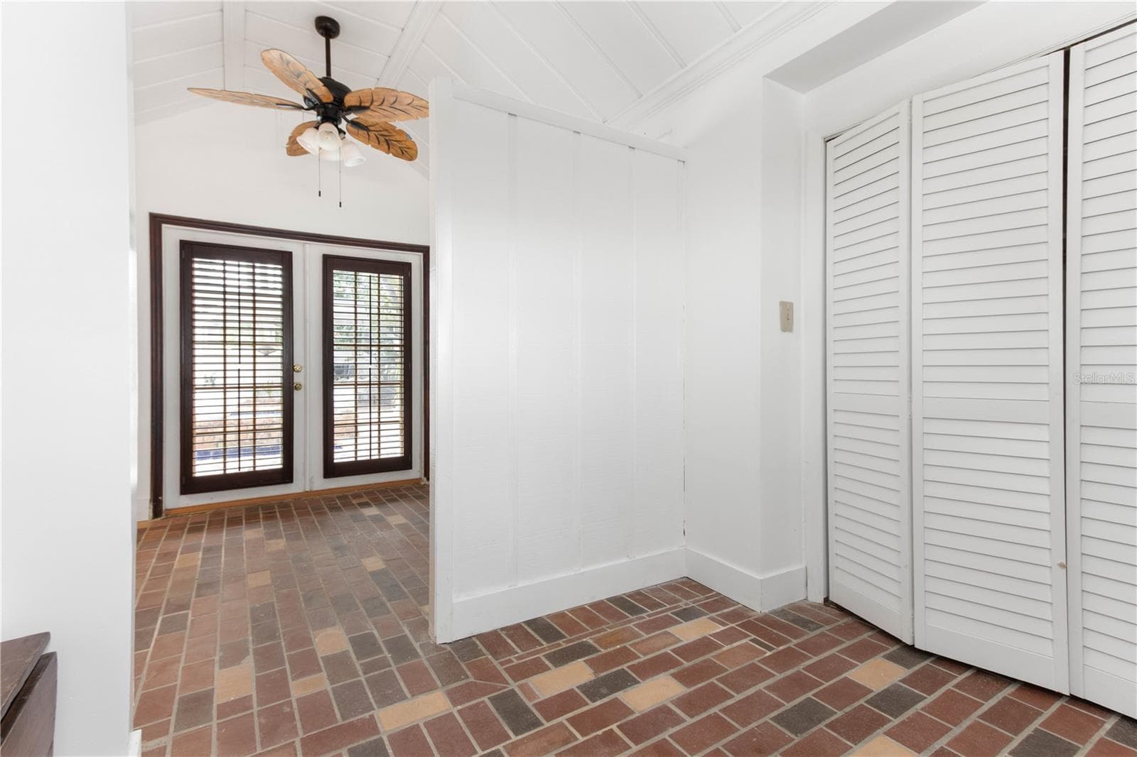 Single Family Residence at 806 NARCISSUS AVE, CLEARWATER BEACH, photo 15 of 48