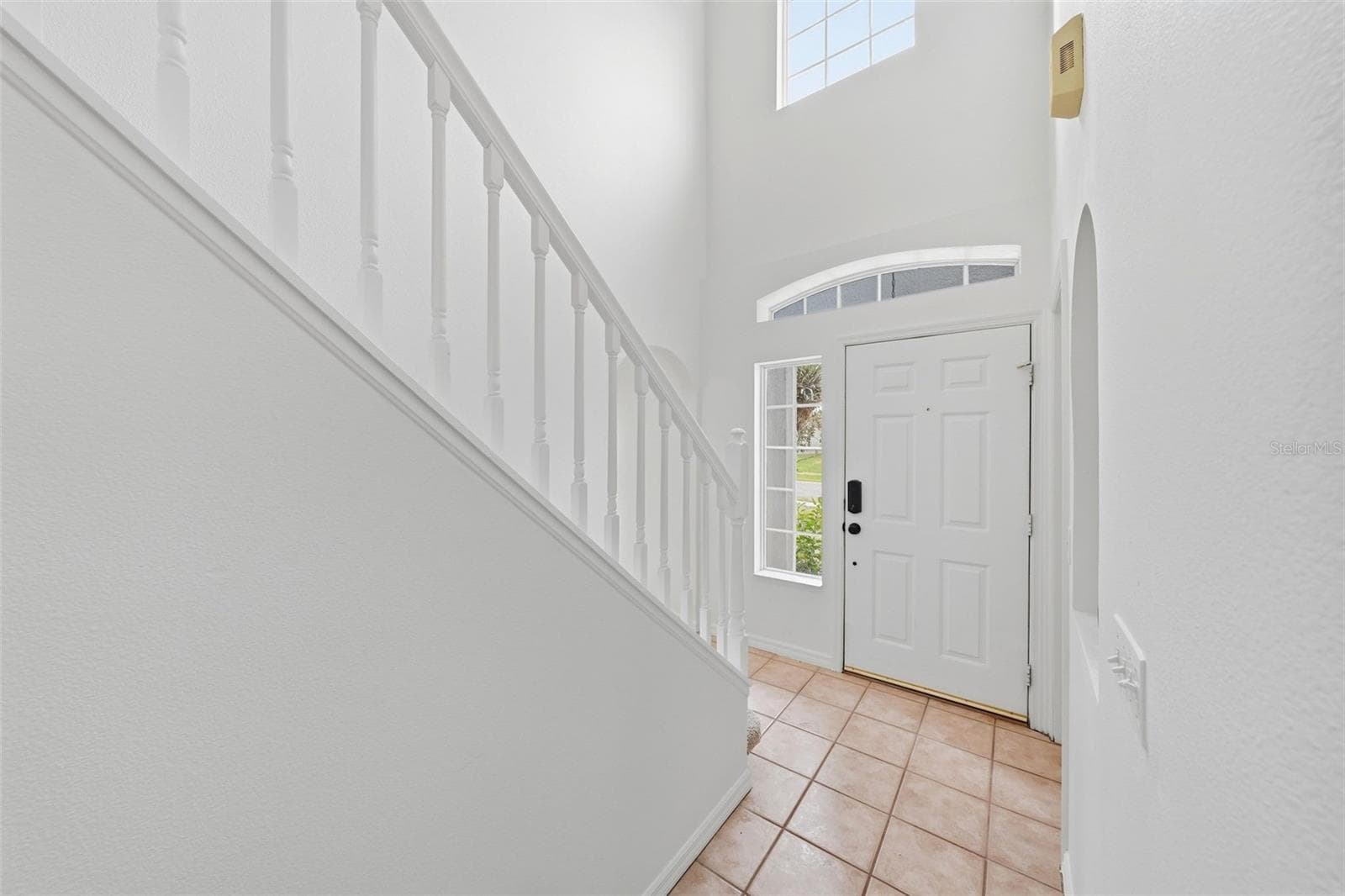 Two Story Foyer - 6526 POMEROY CIR, ORLANDO